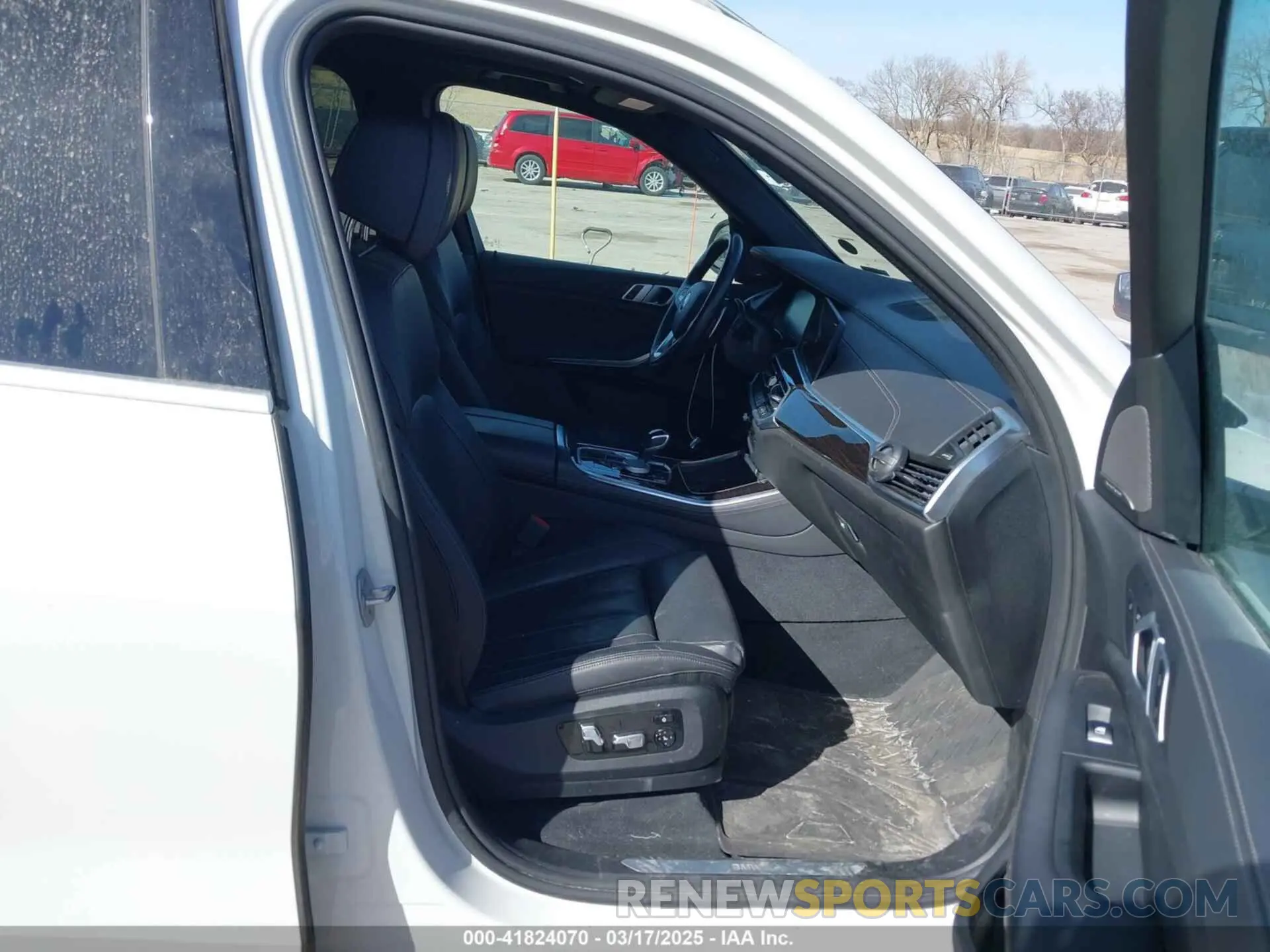 5 Photograph of a damaged car 5UXCR6C50KLL08346 BMW X5 2019