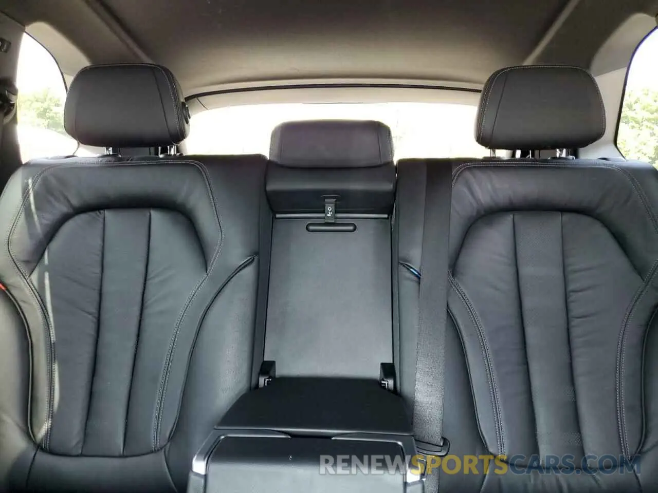 10 Photograph of a damaged car 5UXCR6C50KLL27205 BMW X5 2019