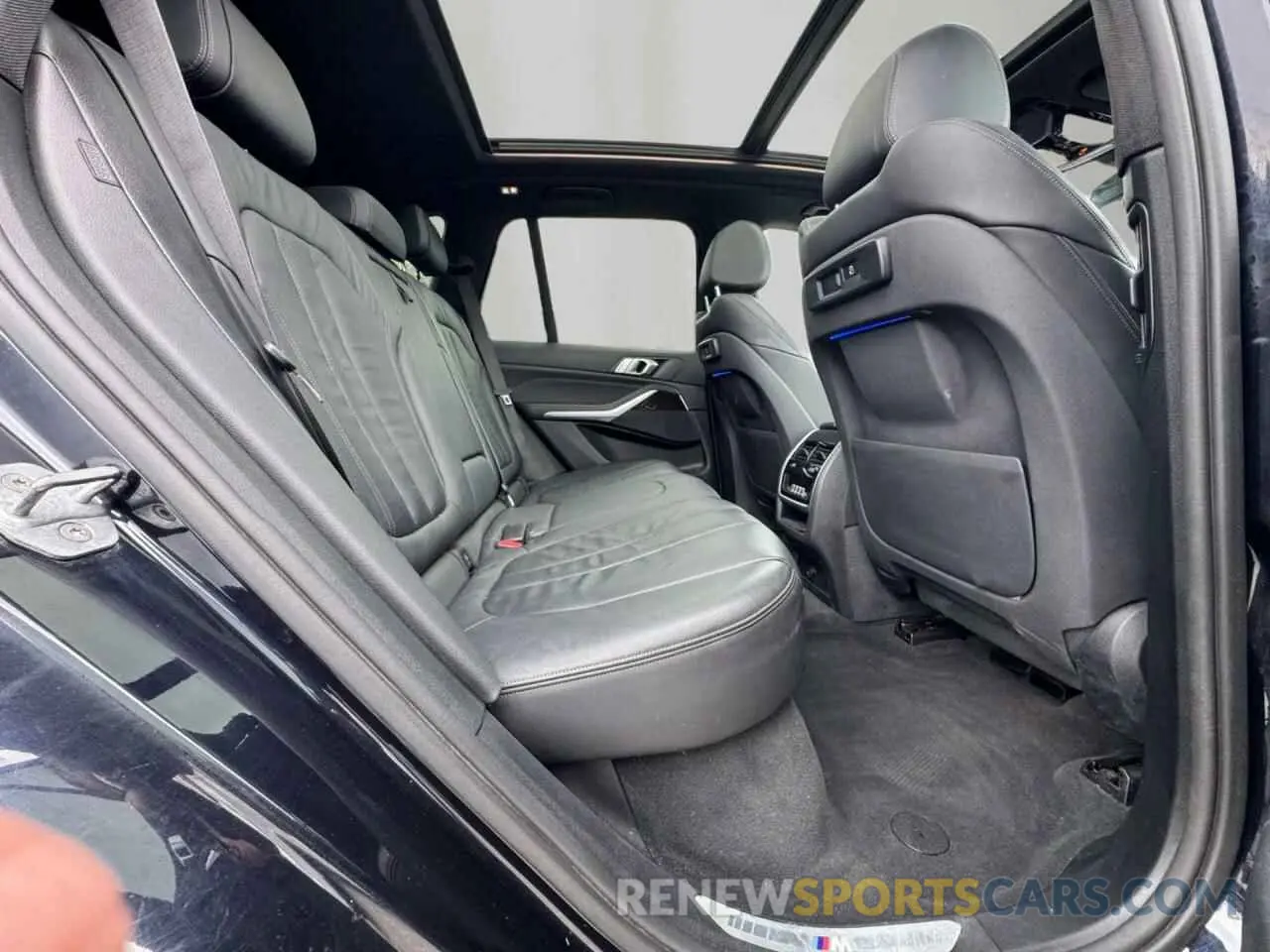6 Photograph of a damaged car 5UXCR6C51KLK89760 BMW X5 2019
