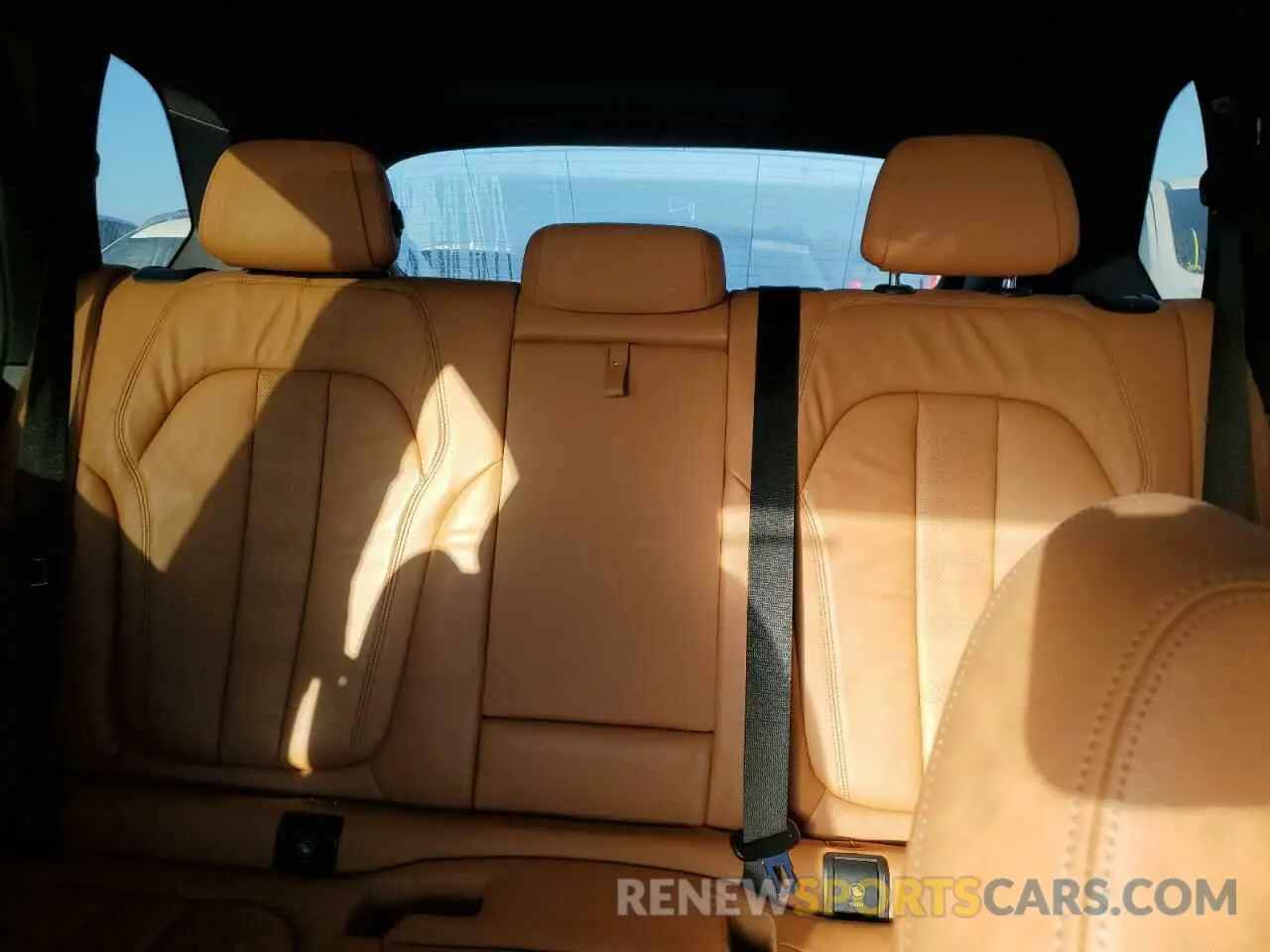 10 Photograph of a damaged car 5UXCR6C52KLK83076 BMW X5 2019