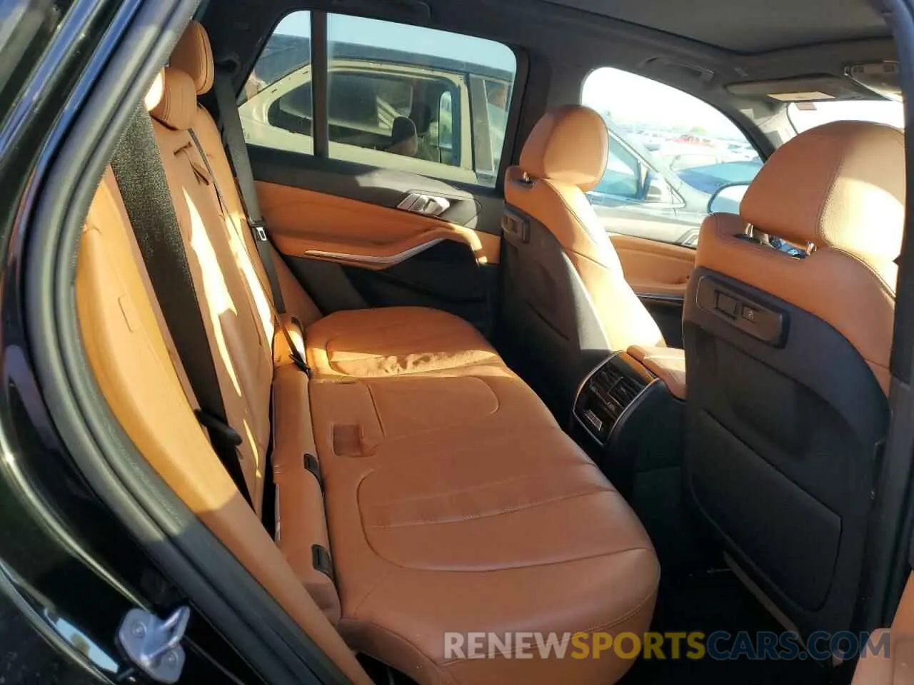 11 Photograph of a damaged car 5UXCR6C52KLK83076 BMW X5 2019