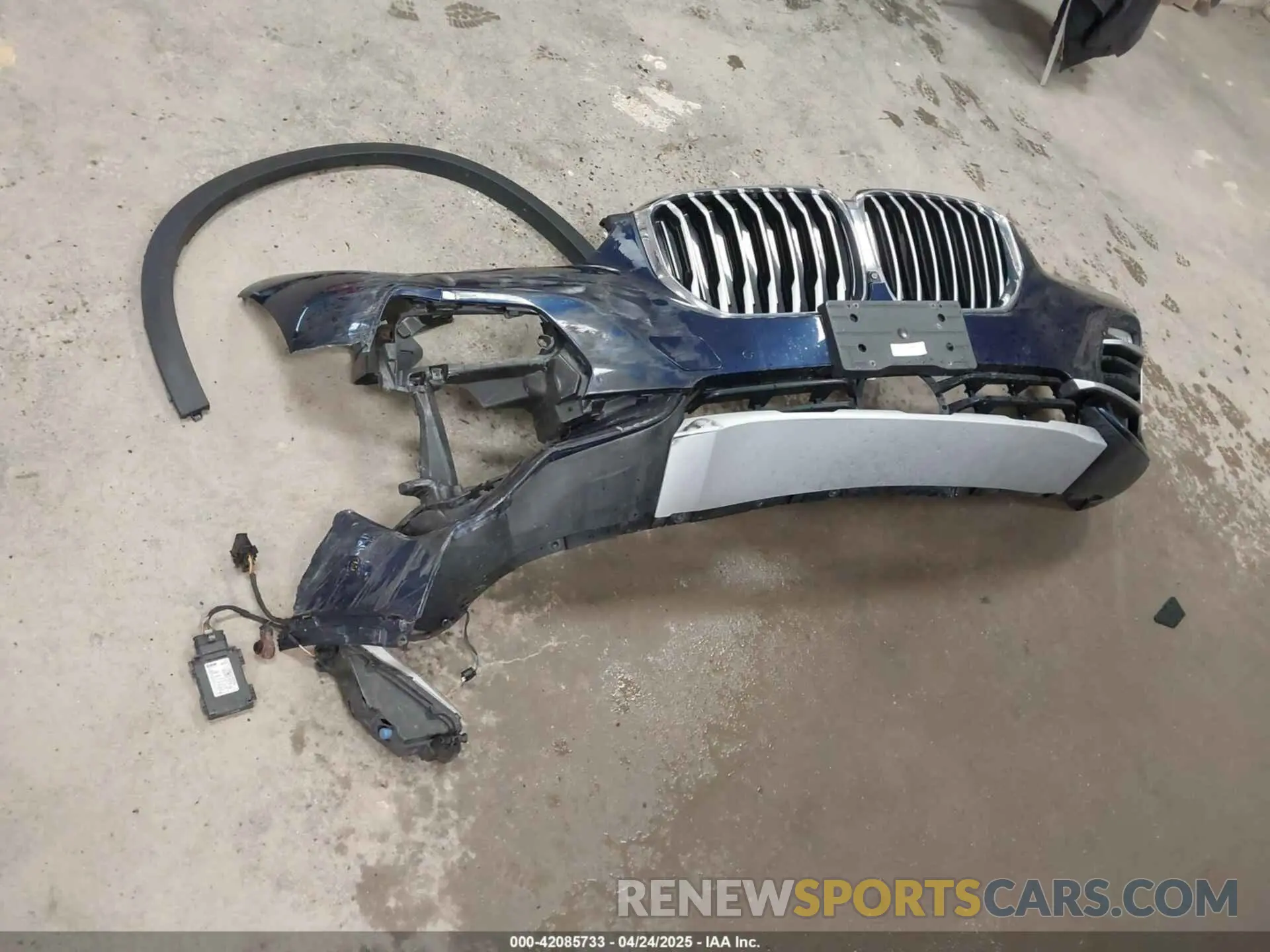 12 Photograph of a damaged car 5UXCR6C54KLL37672 BMW X5 2019