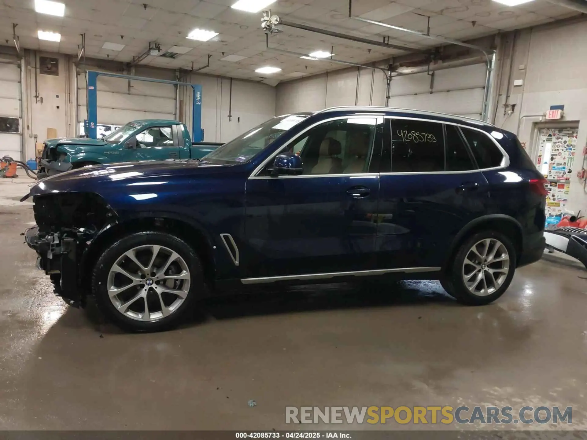 15 Photograph of a damaged car 5UXCR6C54KLL37672 BMW X5 2019