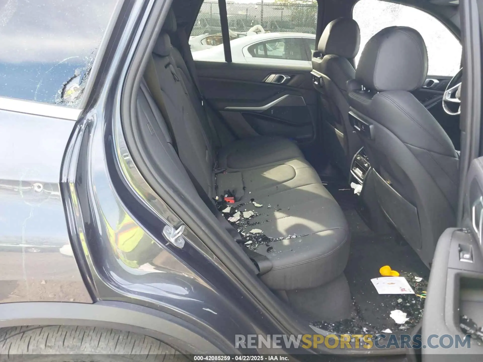 8 Photograph of a damaged car 5UXCR6C54KLL38482 BMW X5 2019