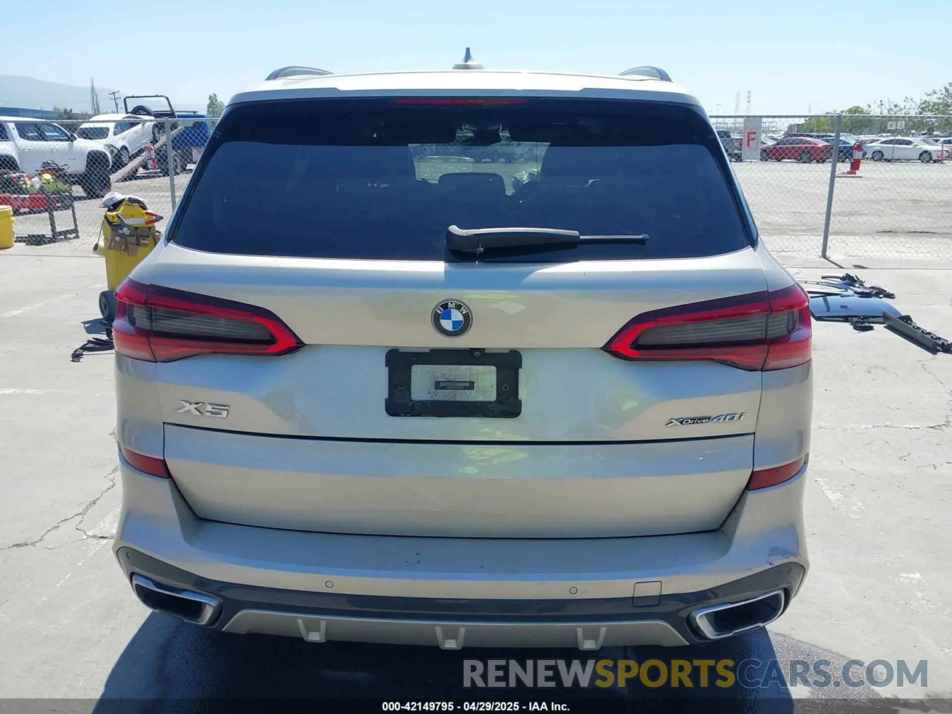 17 Фотография поврежденного автомобиля 5UXCR6C54KLL62006 BMW X5 2019