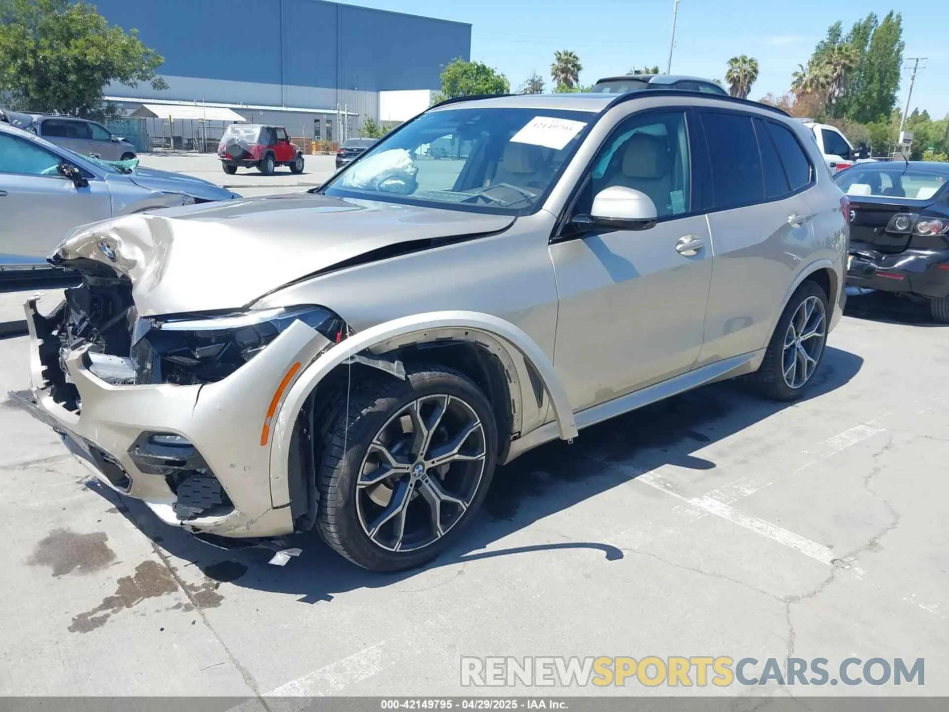 2 Фотография поврежденного автомобиля 5UXCR6C54KLL62006 BMW X5 2019