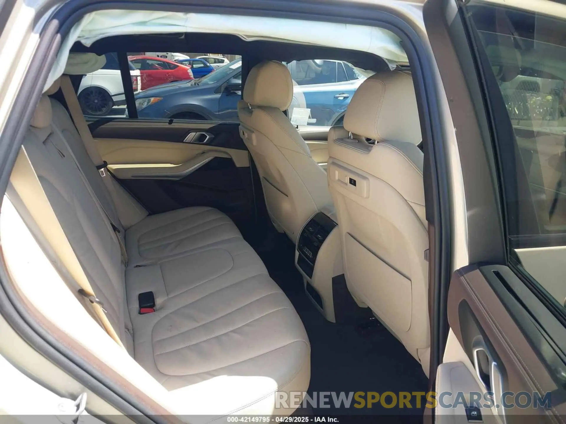 8 Фотография поврежденного автомобиля 5UXCR6C54KLL62006 BMW X5 2019