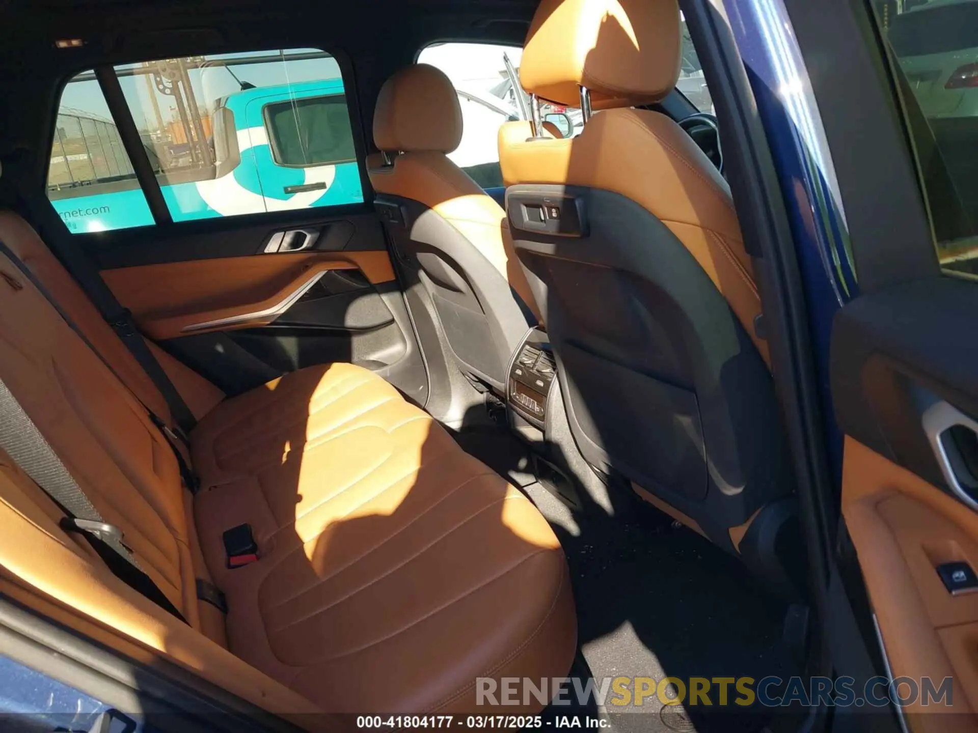 8 Photograph of a damaged car 5UXCR6C55KLK86618 BMW X5 2019