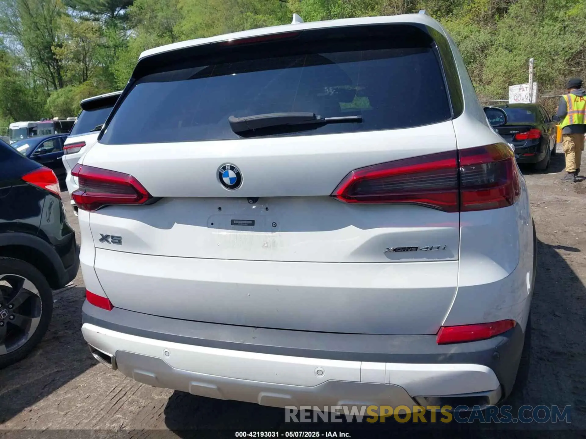 16 Photograph of a damaged car 5UXCR6C56KLL09971 BMW X5 2019