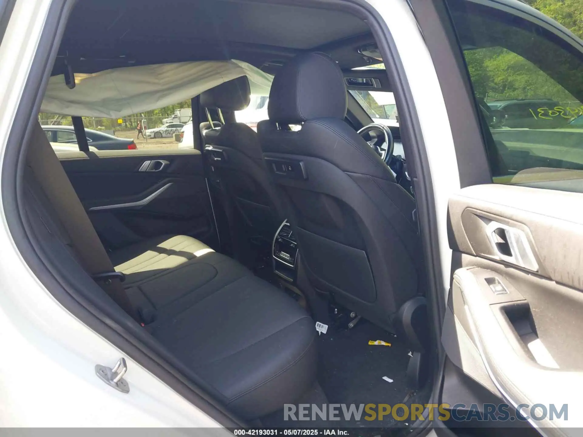 8 Photograph of a damaged car 5UXCR6C56KLL09971 BMW X5 2019