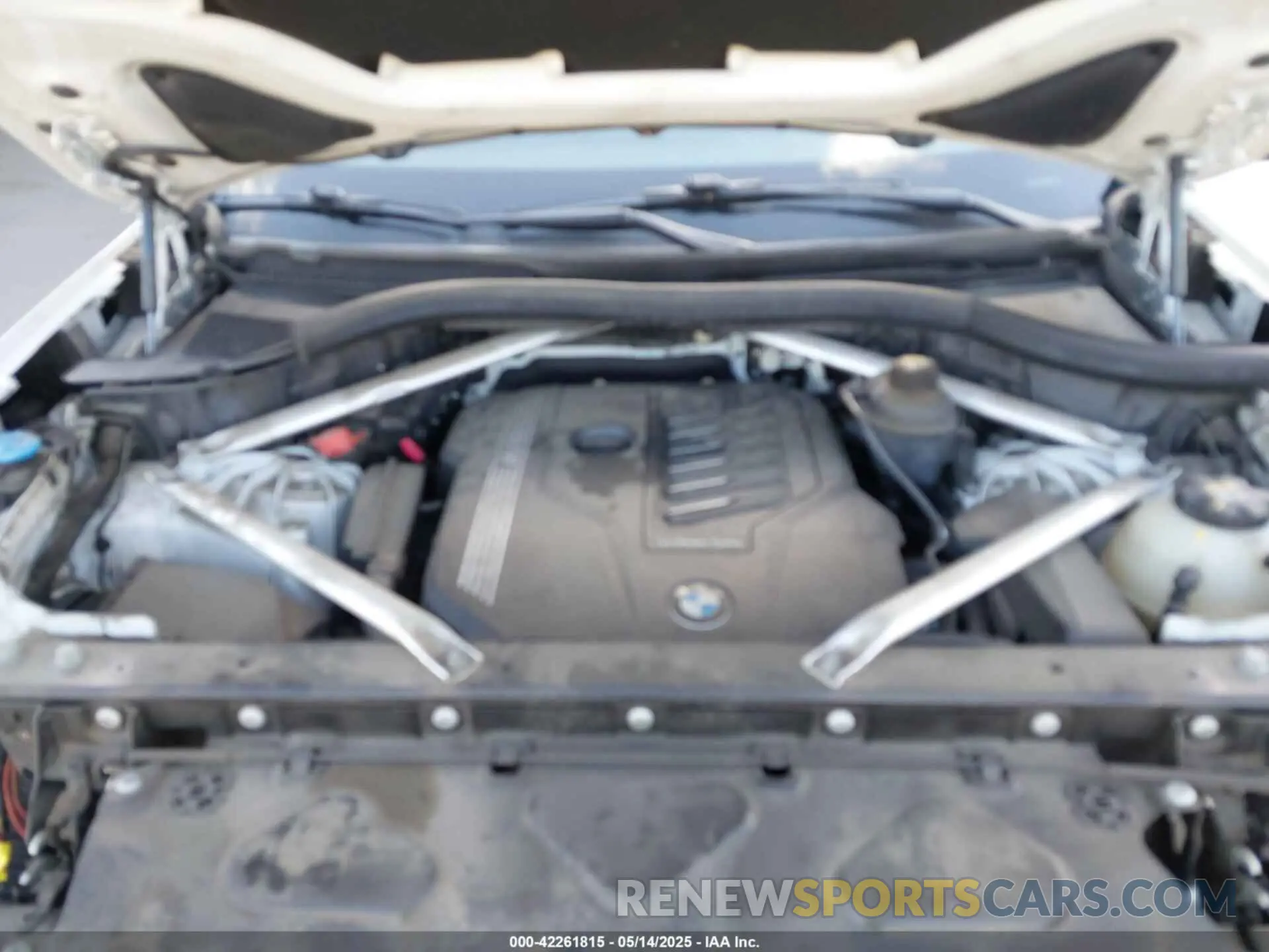 10 Photograph of a damaged car 5UXCR6C56KLL40041 BMW X5 2019