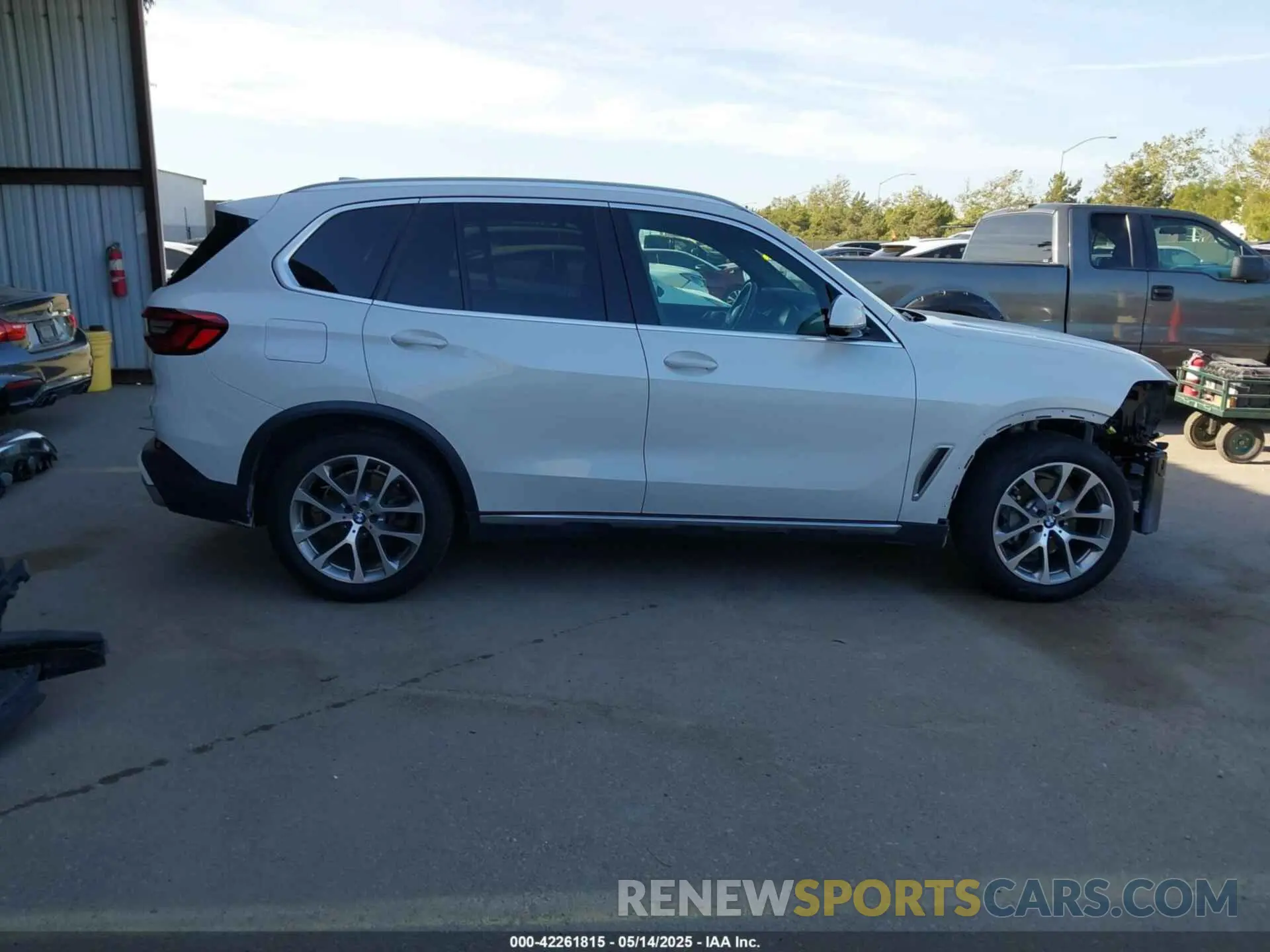 14 Photograph of a damaged car 5UXCR6C56KLL40041 BMW X5 2019