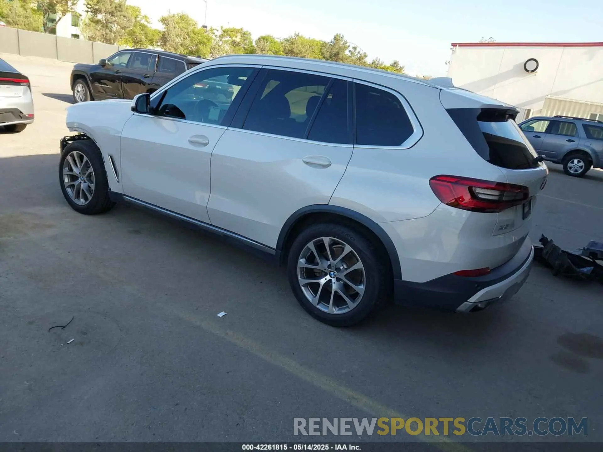 3 Photograph of a damaged car 5UXCR6C56KLL40041 BMW X5 2019