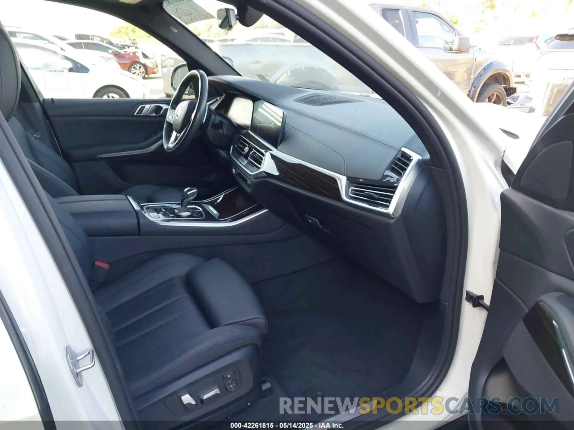 5 Photograph of a damaged car 5UXCR6C56KLL40041 BMW X5 2019