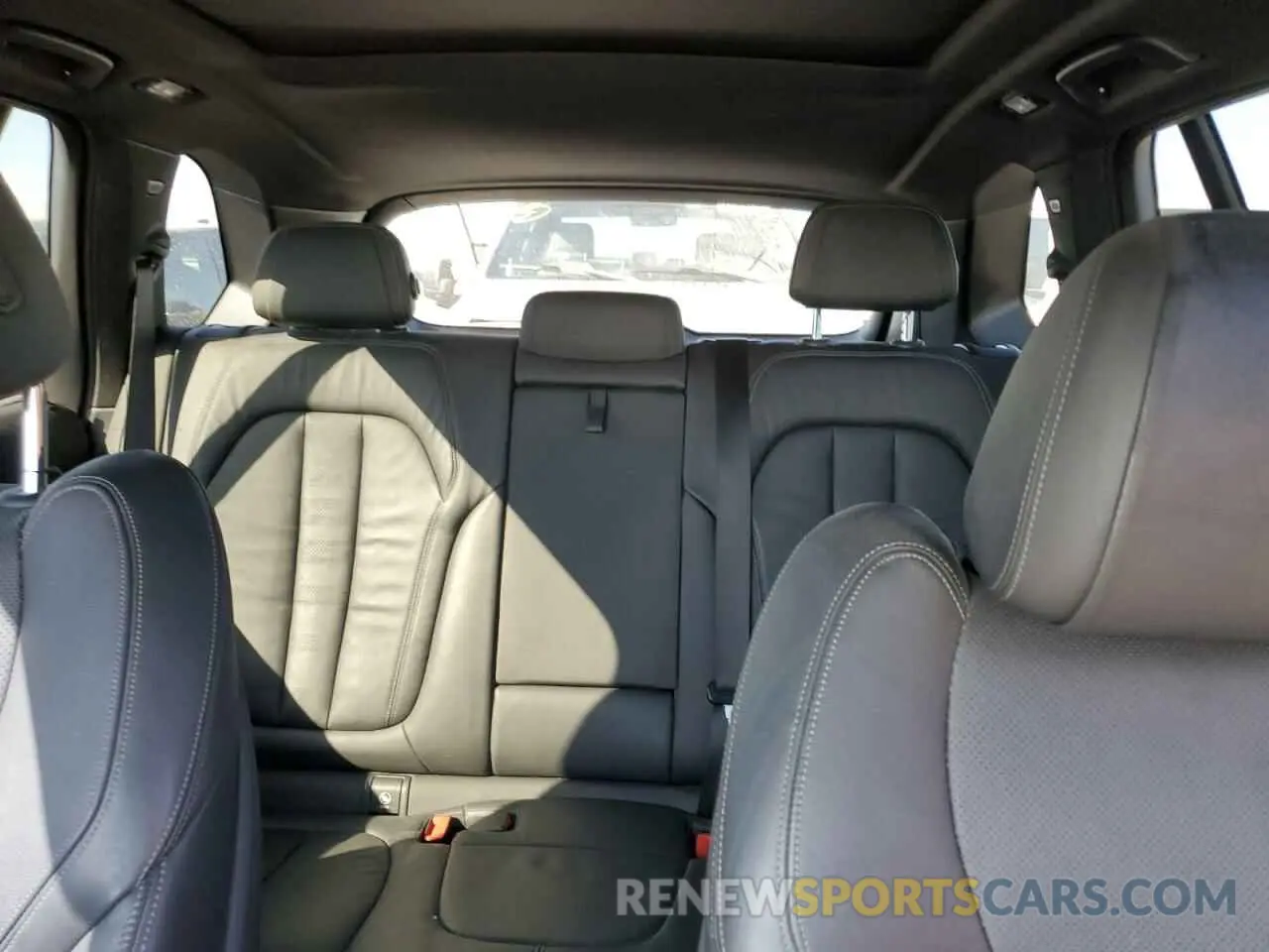 10 Photograph of a damaged car 5UXCR6C57KLL08148 BMW X5 2019