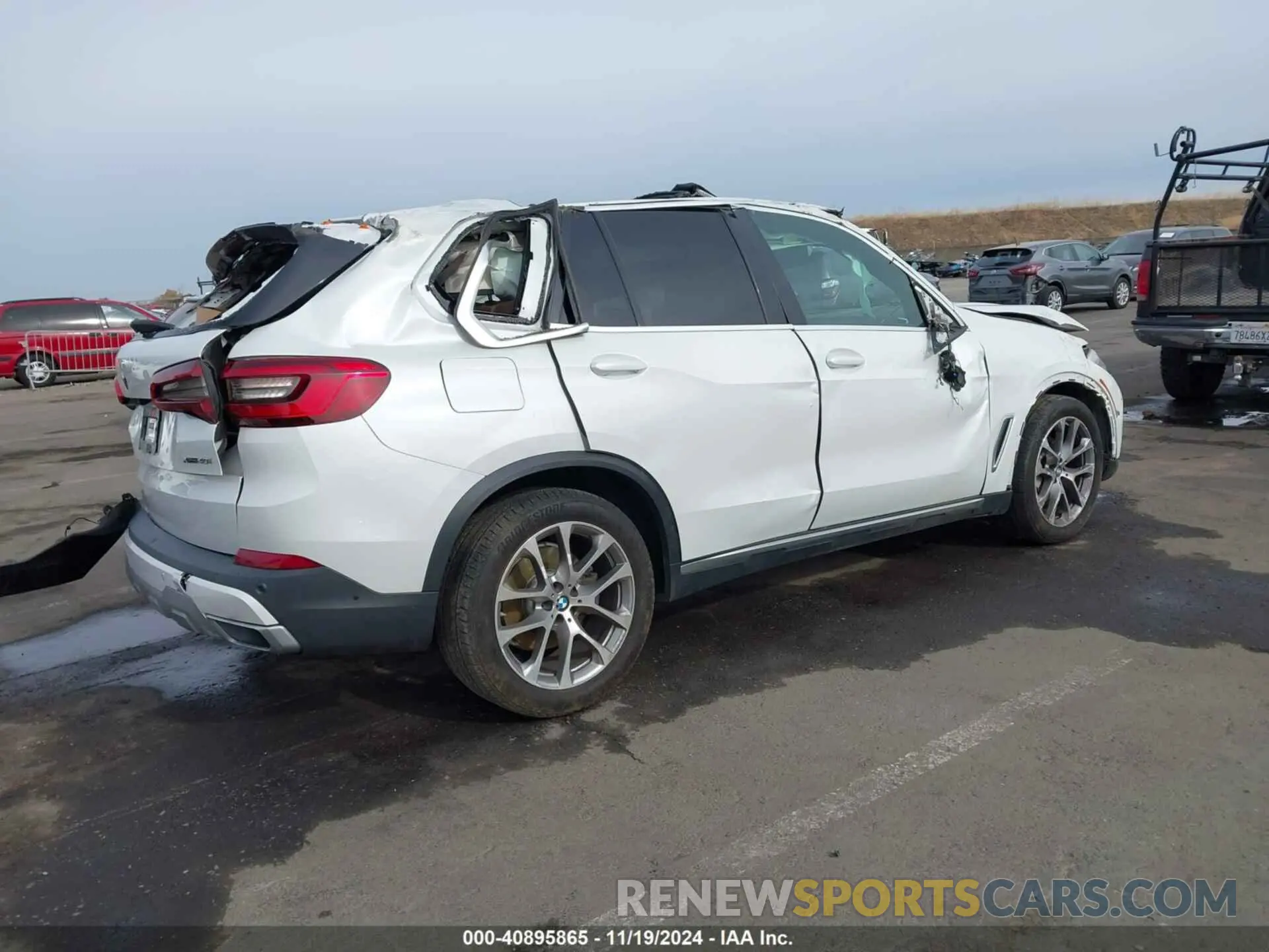 4 Photograph of a damaged car 5UXCR6C57KLL25550 BMW X5 2019