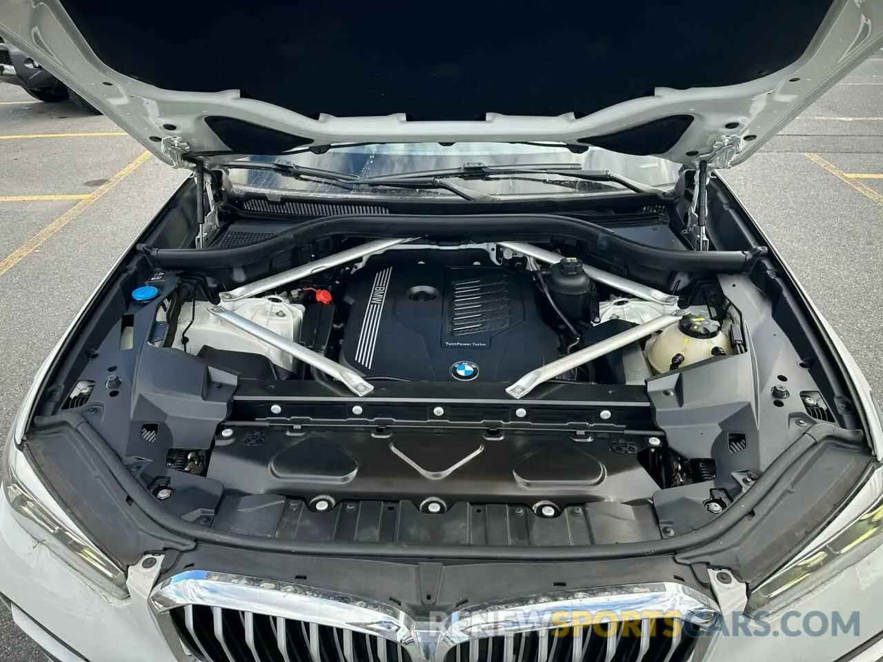 6 Photograph of a damaged car 5UXCR6C58KLK88282 BMW X5 2019