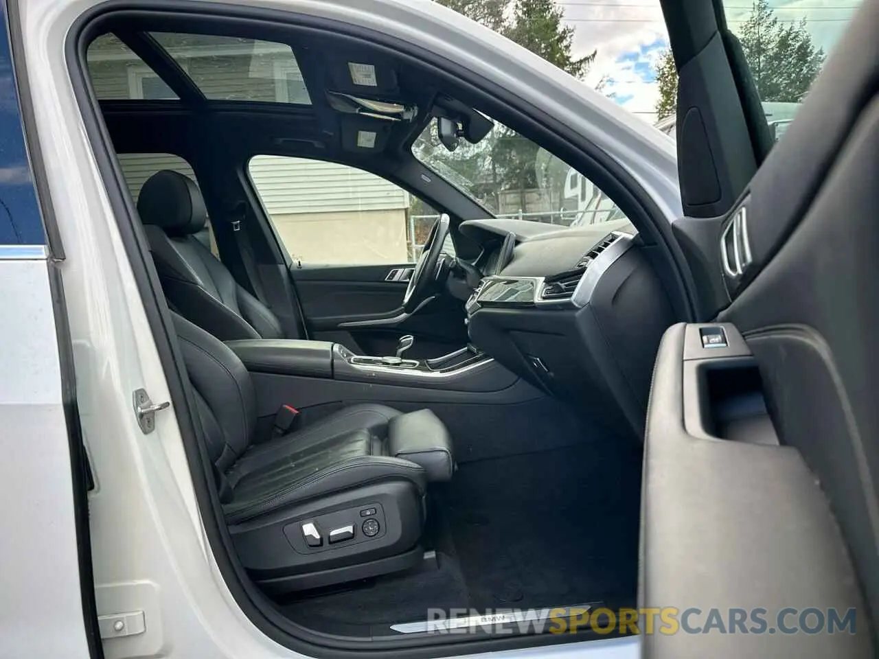 9 Photograph of a damaged car 5UXCR6C58KLK88282 BMW X5 2019
