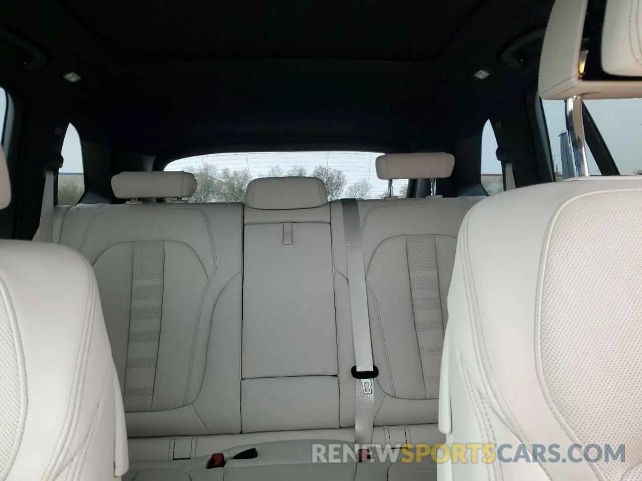 10 Photograph of a damaged car 5UXCR6C58KLL31163 BMW X5 2019
