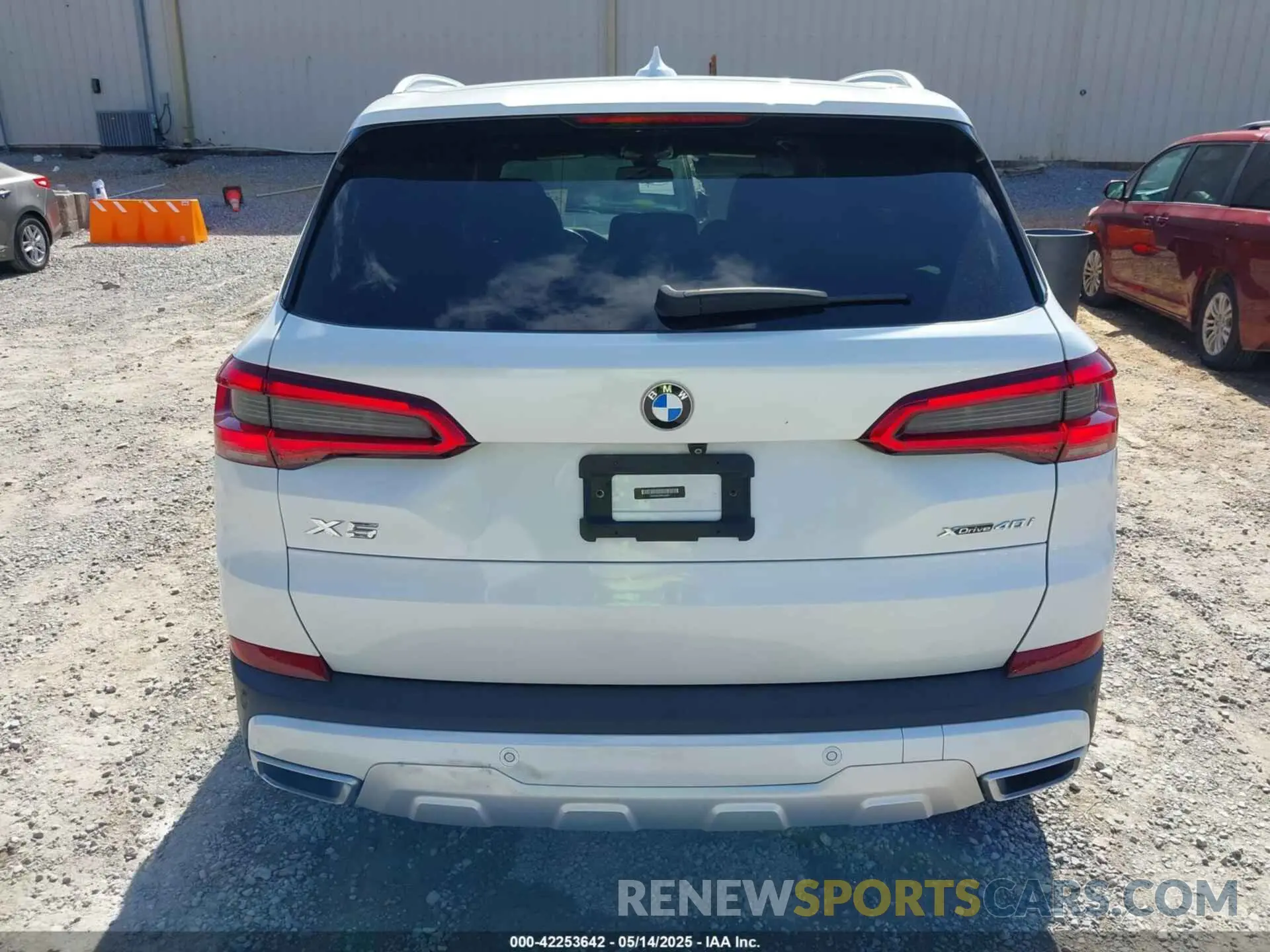 16 Photograph of a damaged car 5UXCR6C58KLL60811 BMW X5 2019