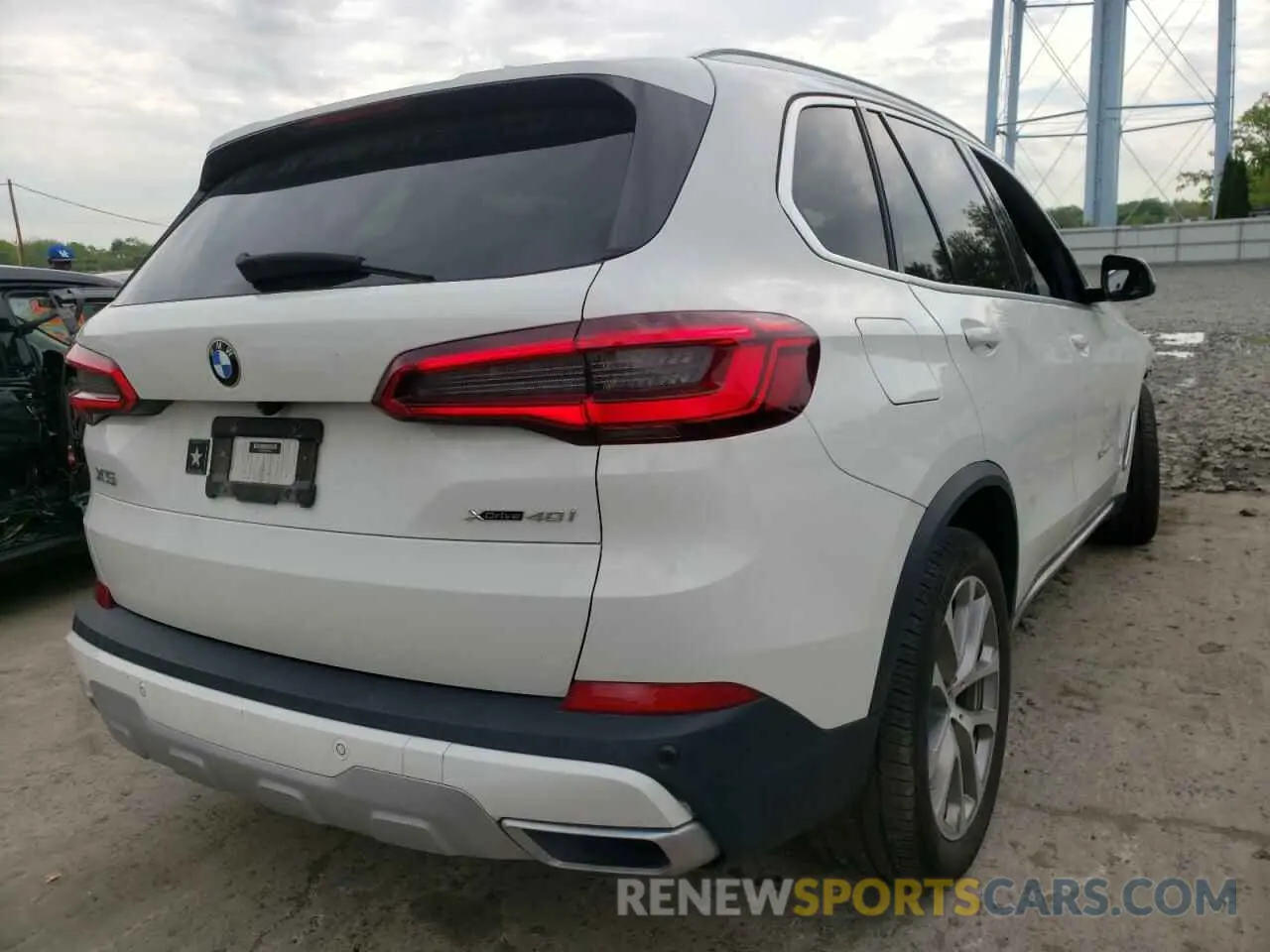 4 Photograph of a damaged car 5UXCR6C59KLL53303 BMW X5 2019