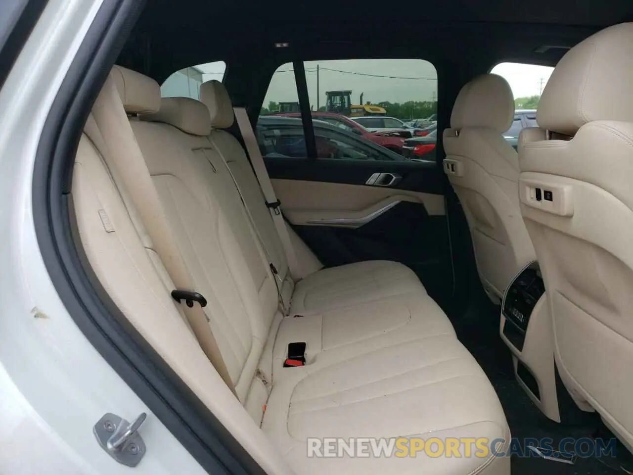 6 Photograph of a damaged car 5UXCR6C59KLL53303 BMW X5 2019