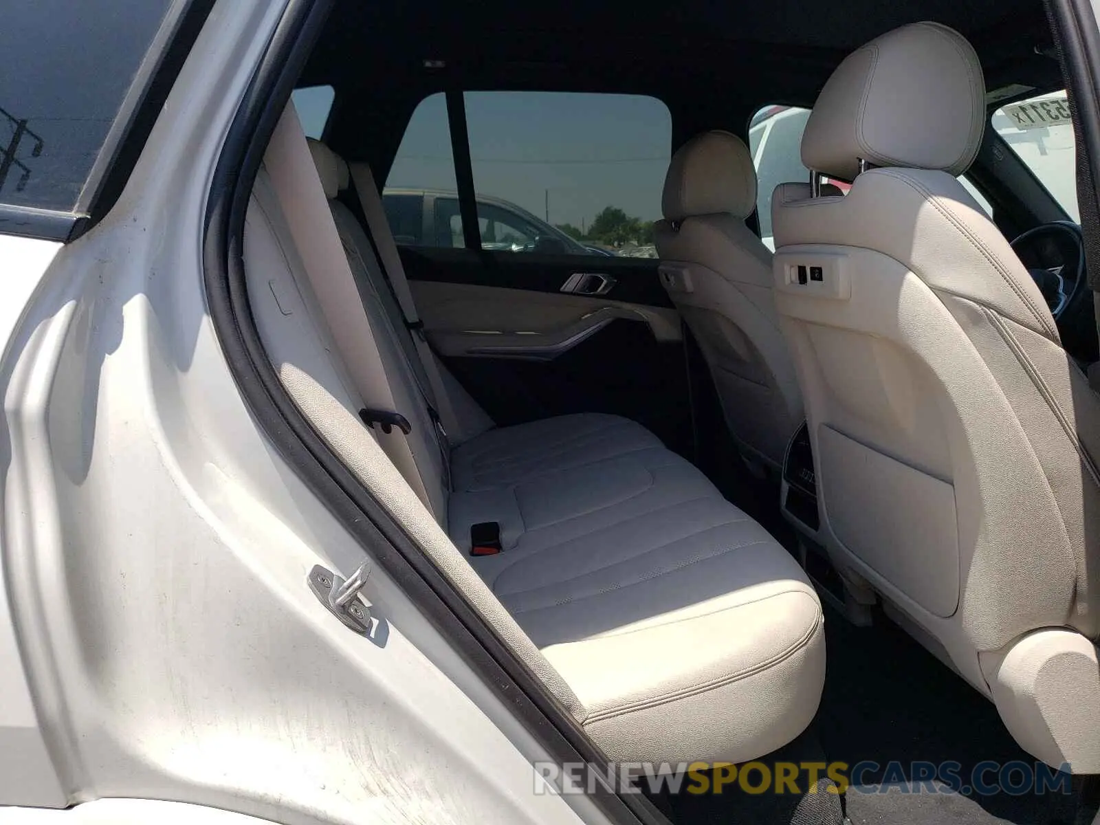 6 Photograph of a damaged car 5UXCR6C5XKLL62463 BMW X5 2019