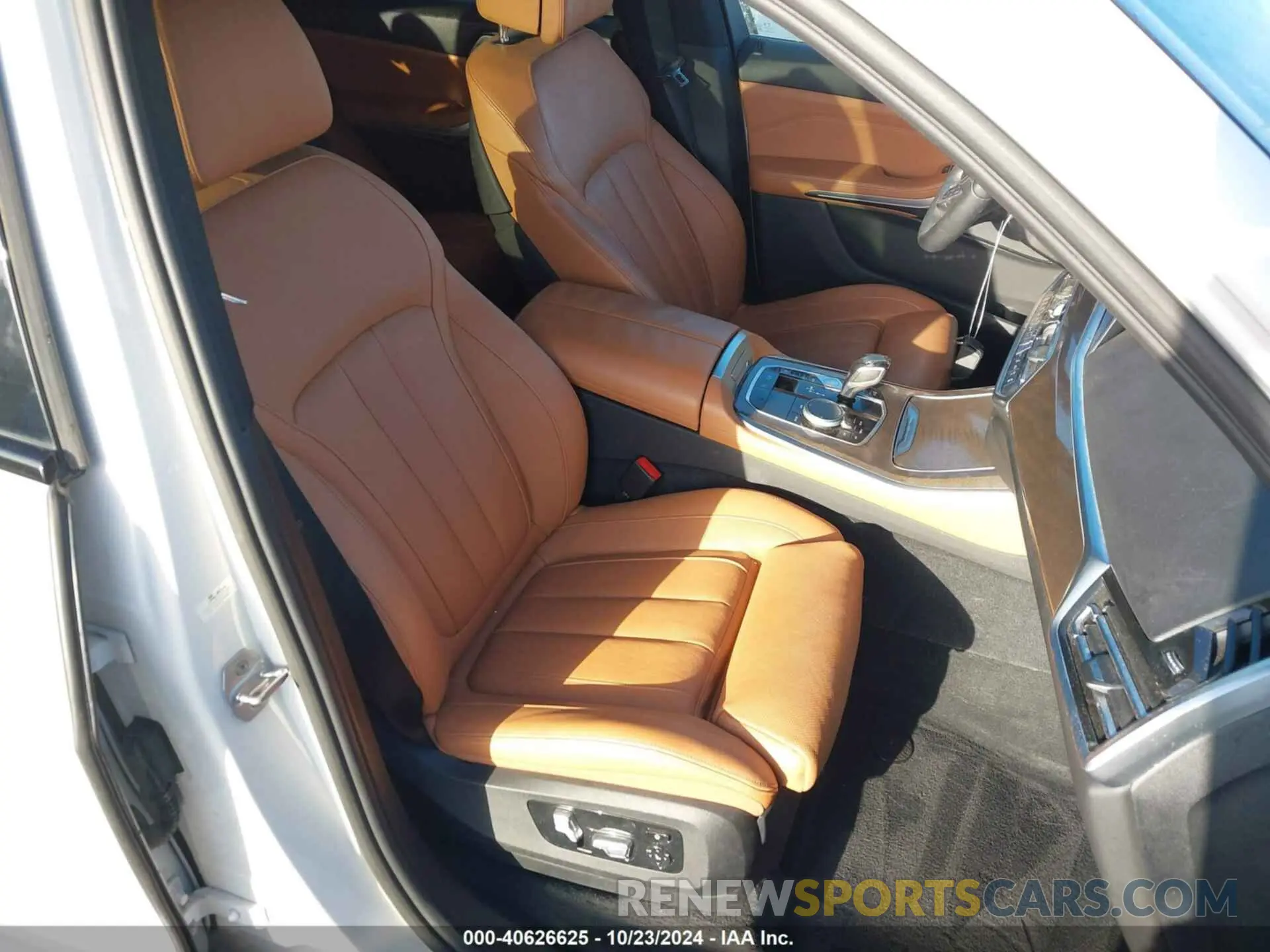 5 Photograph of a damaged car 5UXJU2C53KLN64947 BMW X5 2019