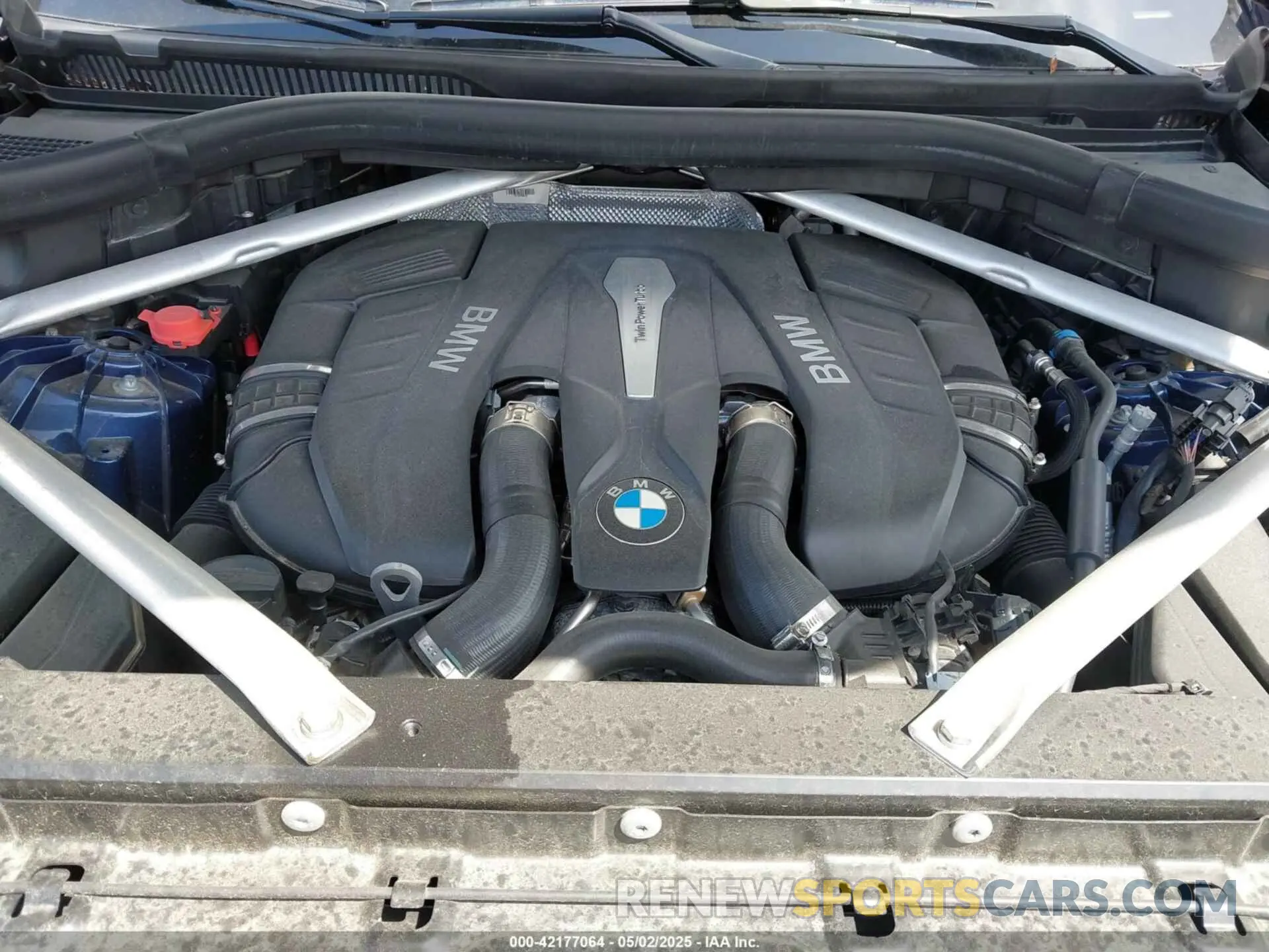 10 Photograph of a damaged car 5UXJU2C55KLN64657 BMW X5 2019