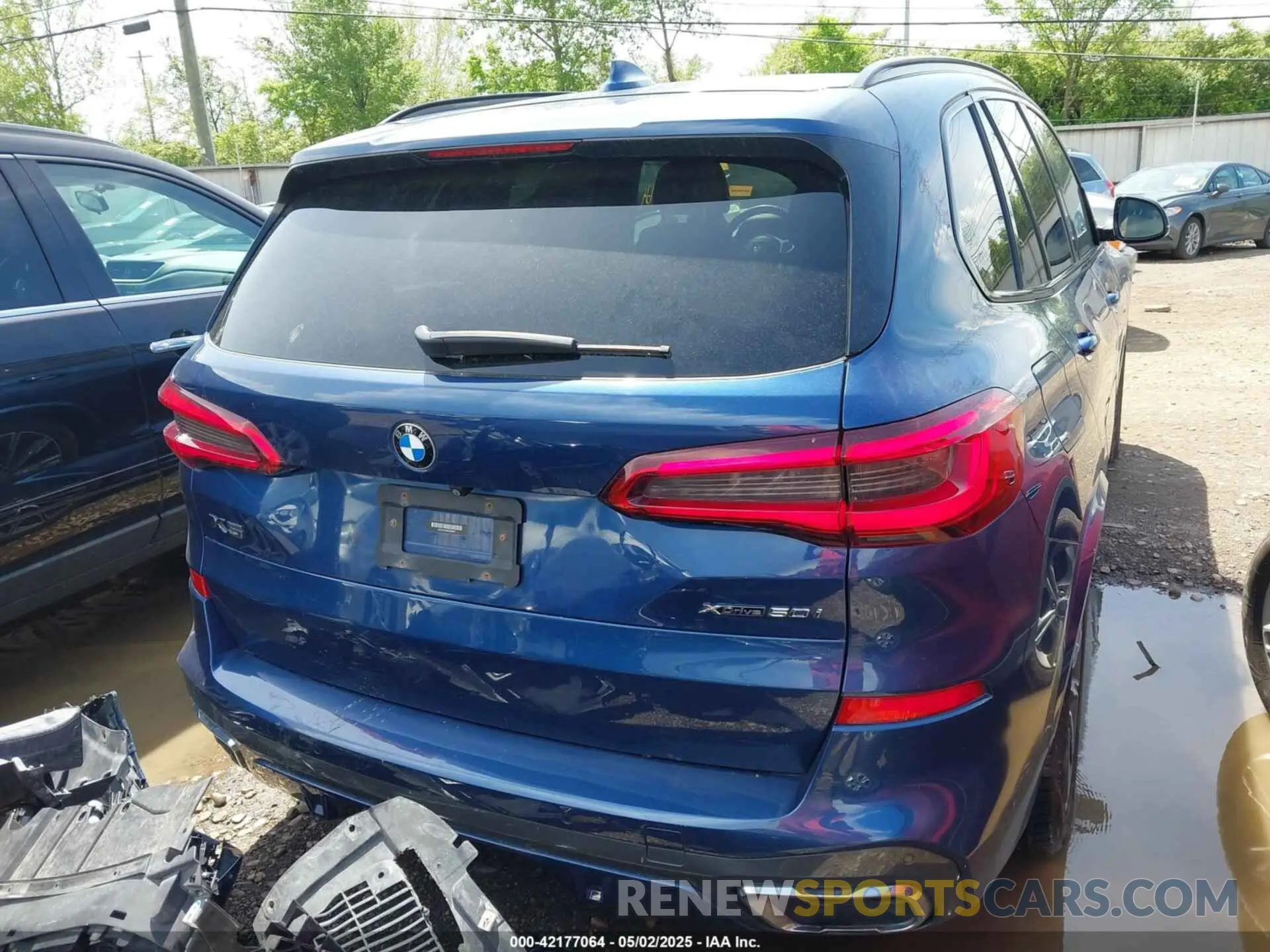 17 Photograph of a damaged car 5UXJU2C55KLN64657 BMW X5 2019