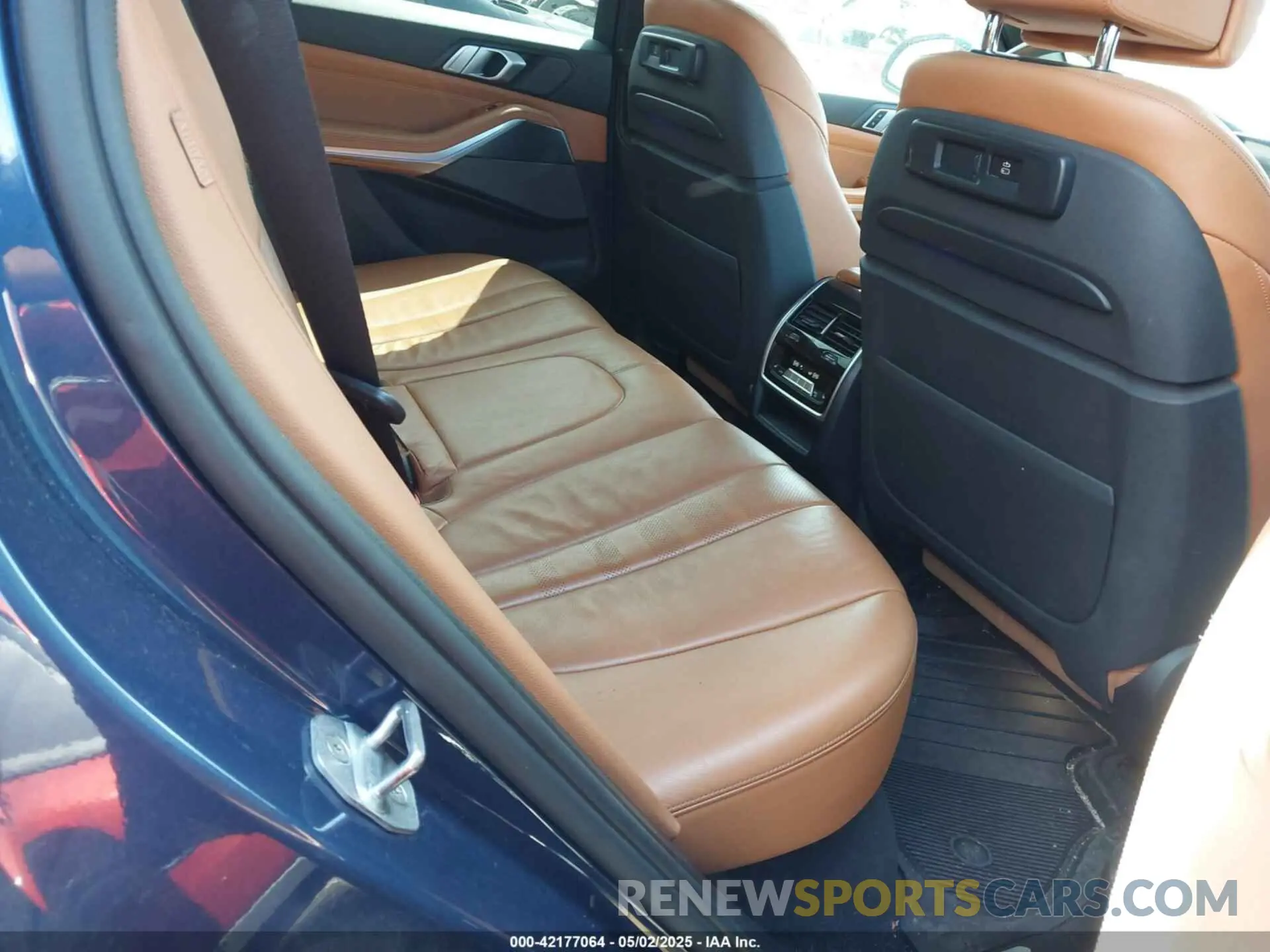 8 Photograph of a damaged car 5UXJU2C55KLN64657 BMW X5 2019