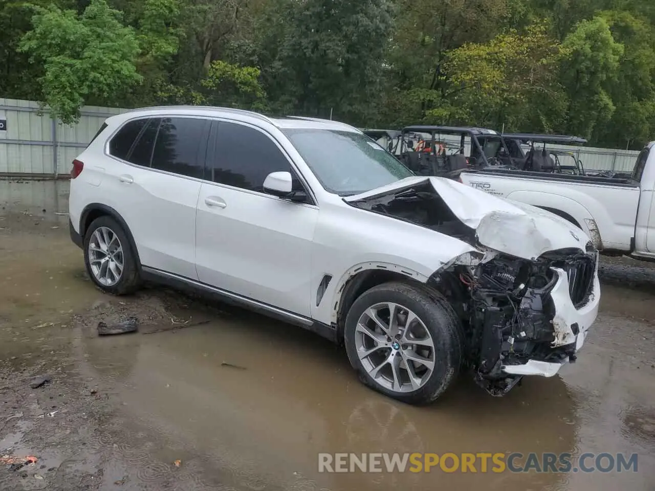 4 Photograph of a damaged car 5UXCR4C01LLW65030 BMW X5 2020