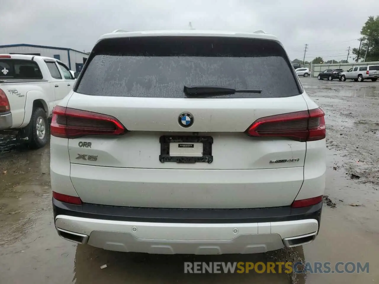6 Photograph of a damaged car 5UXCR4C01LLW65030 BMW X5 2020