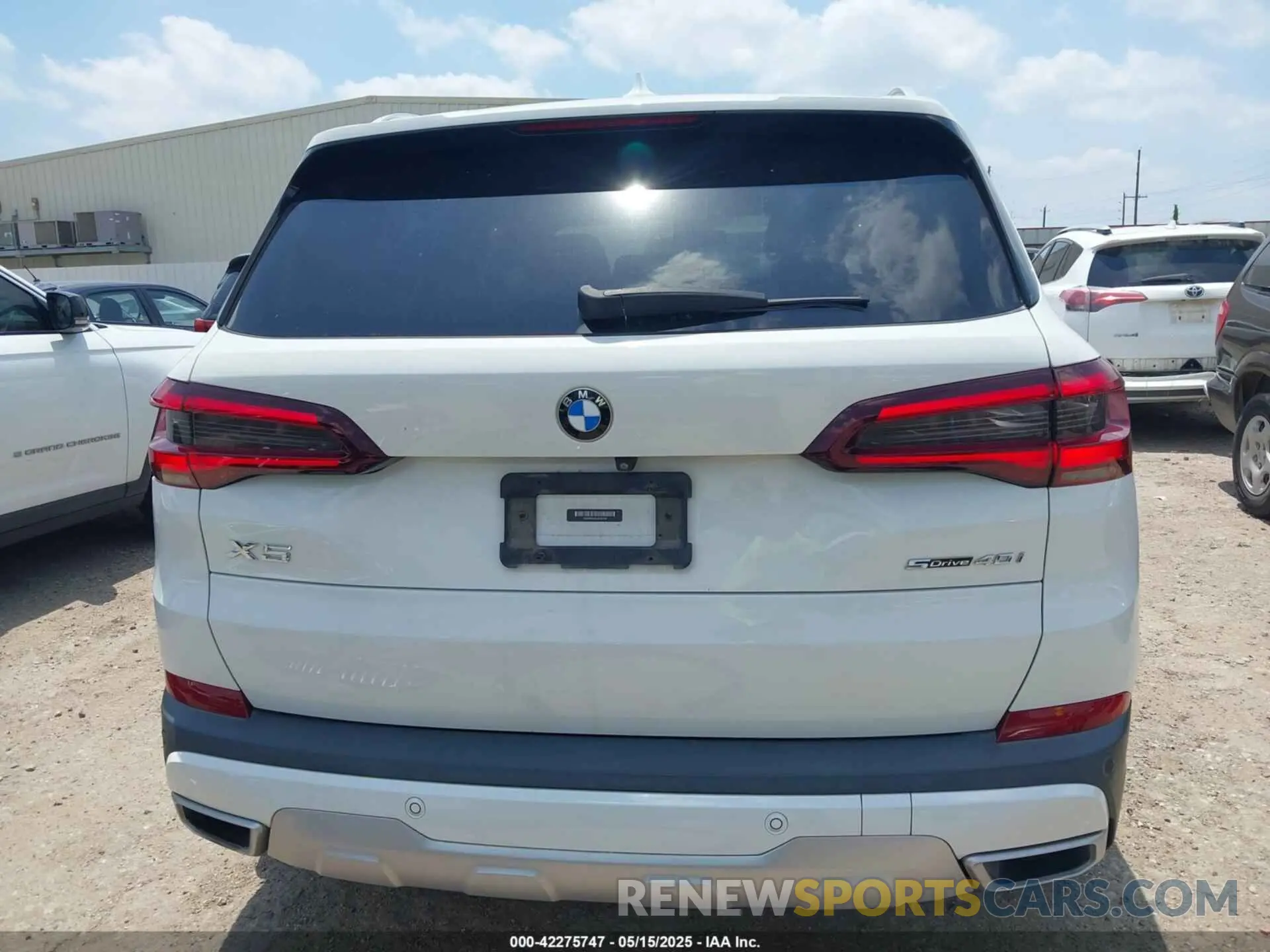 17 Photograph of a damaged car 5UXCR4C03L9C35144 BMW X5 2020