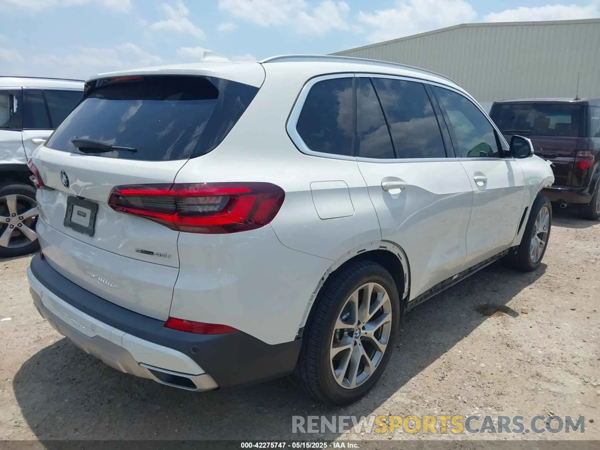 4 Photograph of a damaged car 5UXCR4C03L9C35144 BMW X5 2020