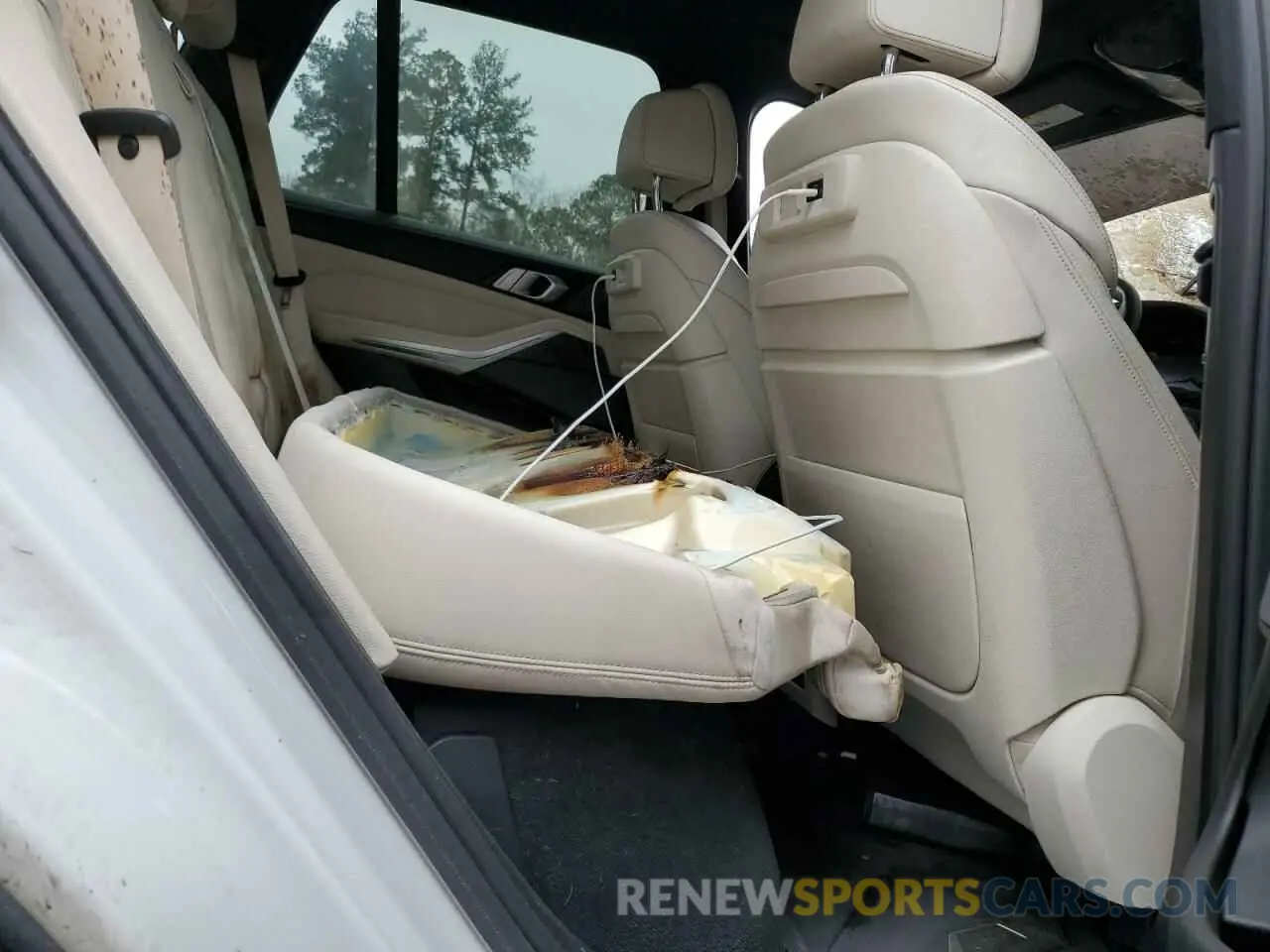 11 Photograph of a damaged car 5UXCR4C04L9C45455 BMW X5 2020