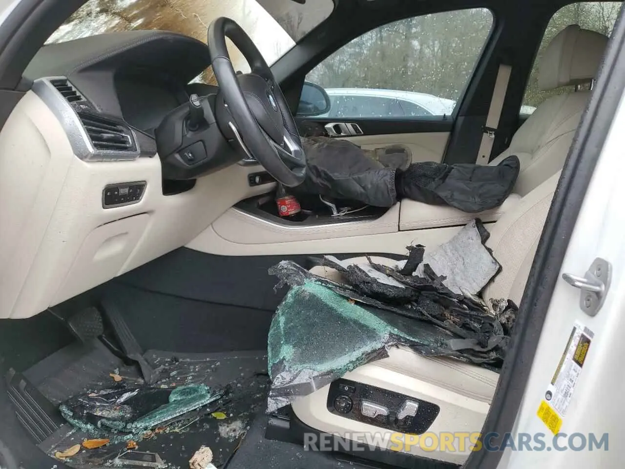 7 Photograph of a damaged car 5UXCR4C04L9C45455 BMW X5 2020