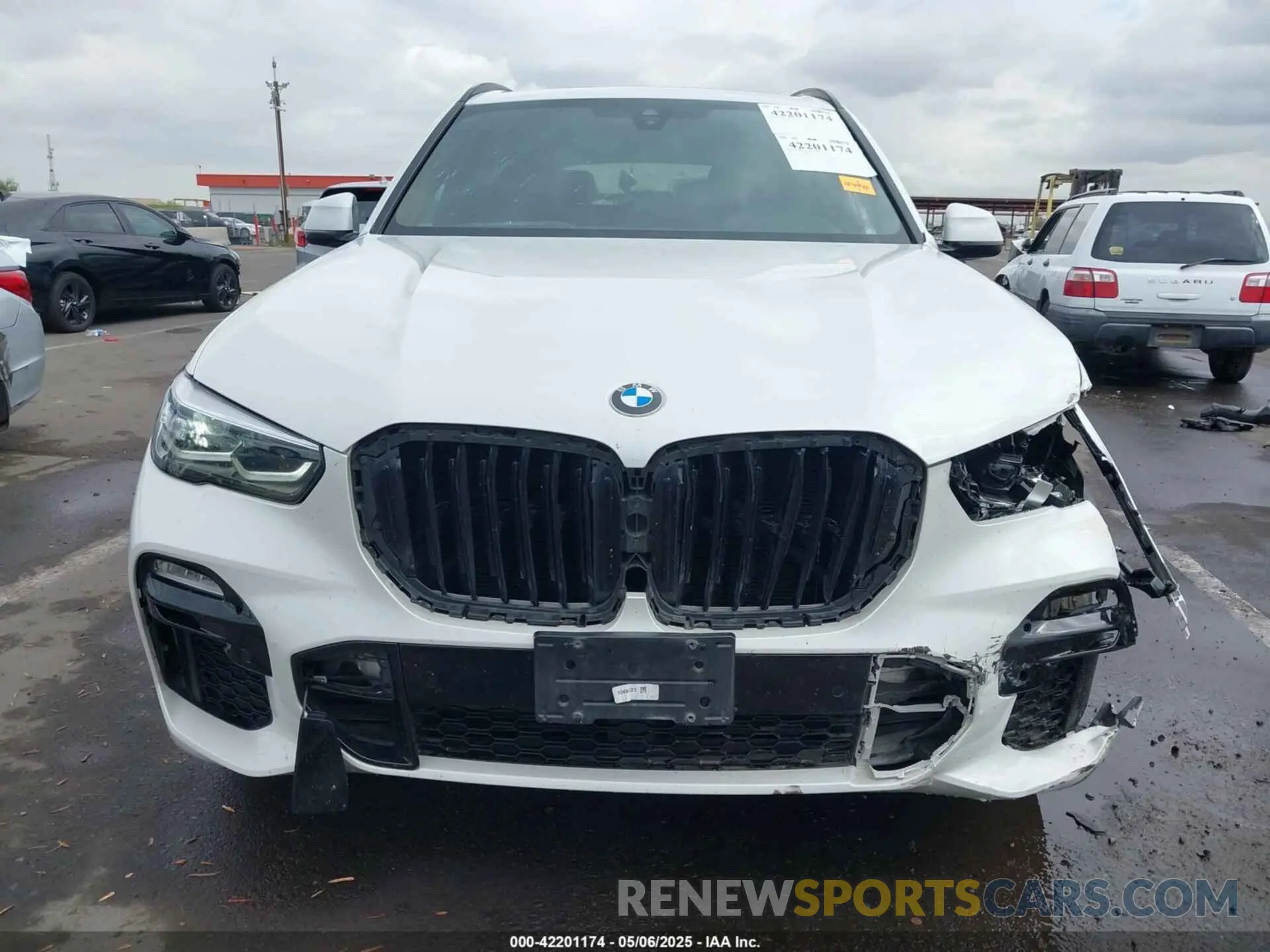 12 Photograph of a damaged car 5UXCR4C04L9D41635 BMW X5 2020