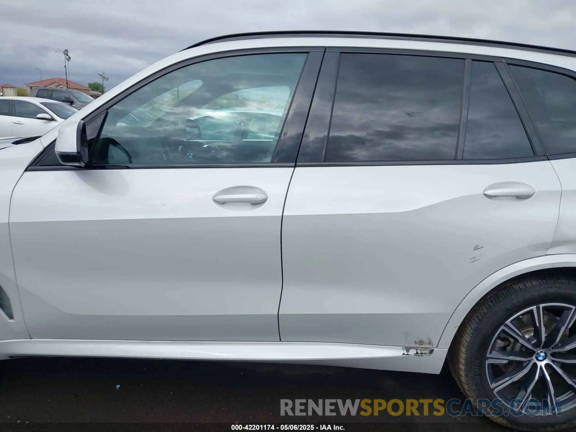 14 Photograph of a damaged car 5UXCR4C04L9D41635 BMW X5 2020