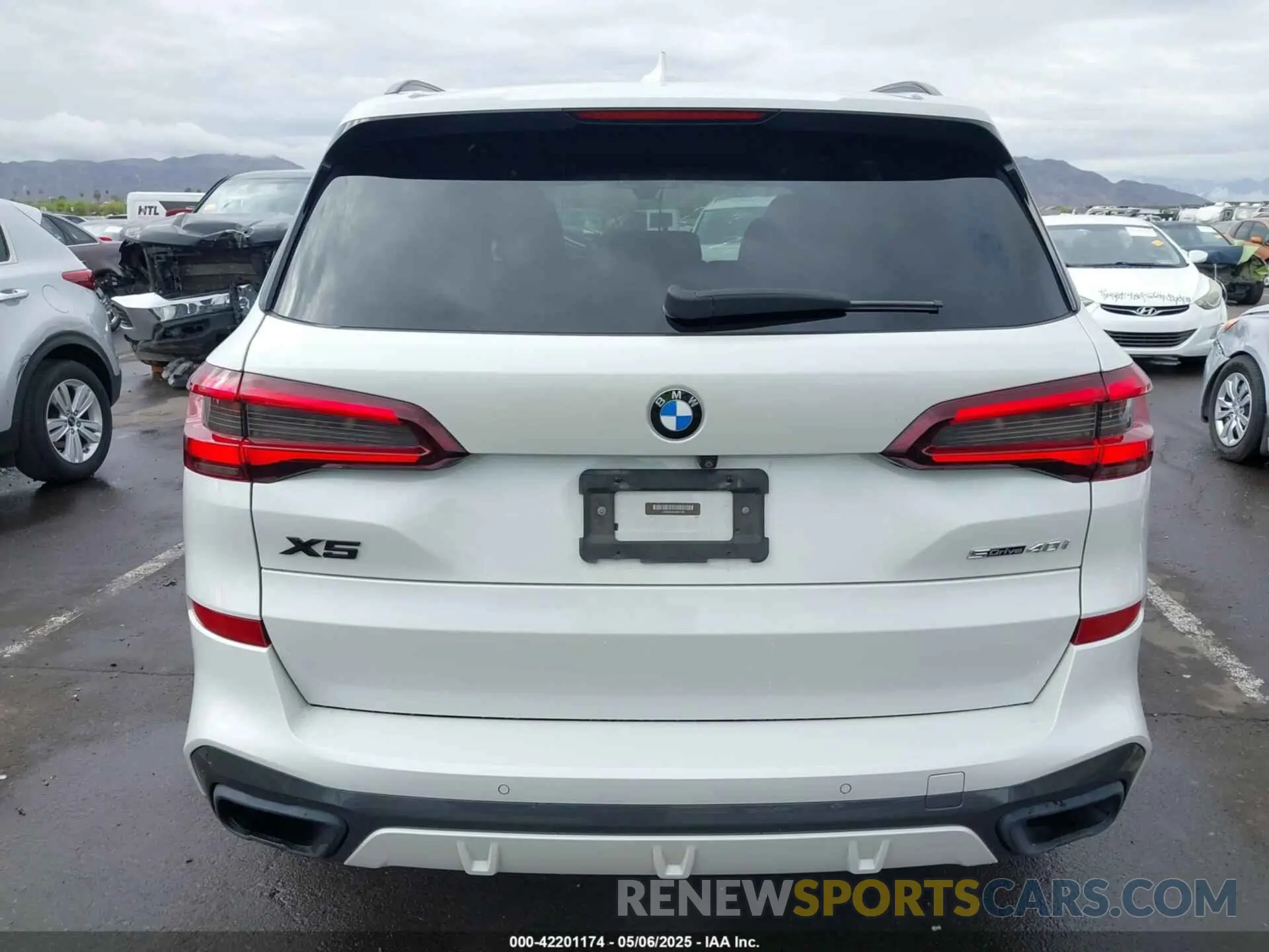 16 Photograph of a damaged car 5UXCR4C04L9D41635 BMW X5 2020