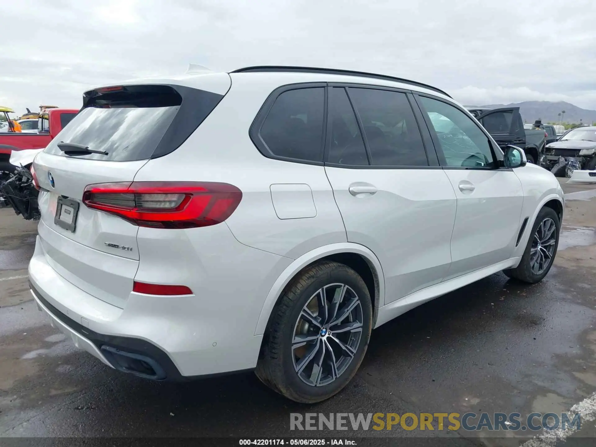 4 Photograph of a damaged car 5UXCR4C04L9D41635 BMW X5 2020