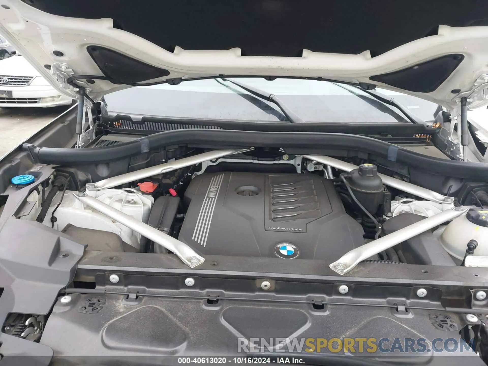 10 Photograph of a damaged car 5UXCR4C06L9C25109 BMW X5 2020