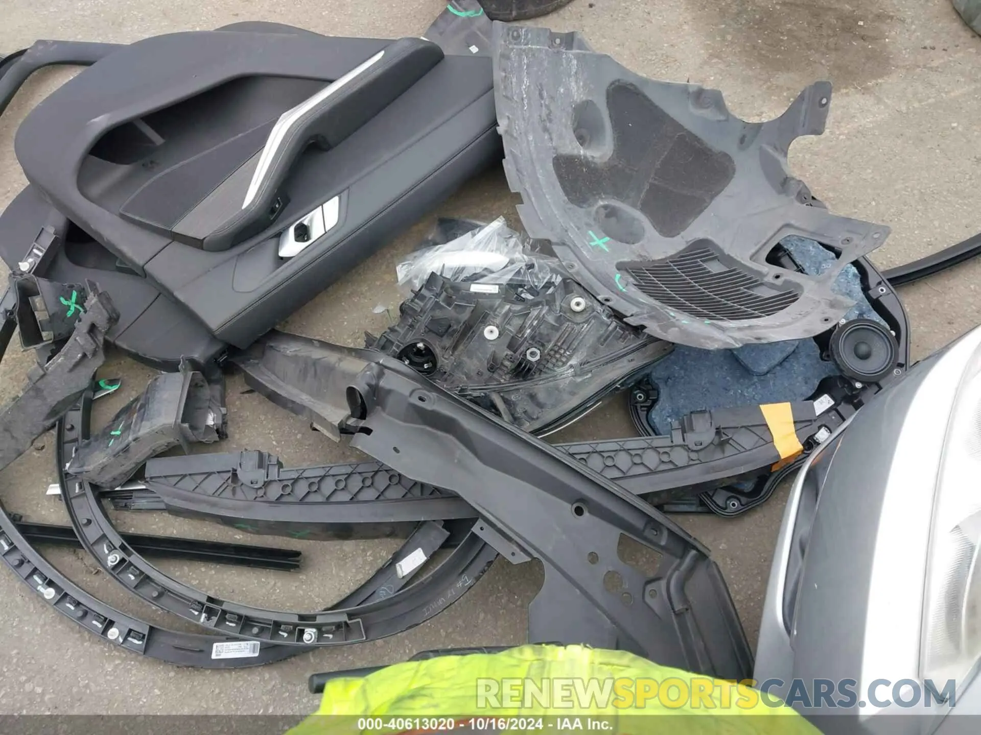 12 Photograph of a damaged car 5UXCR4C06L9C25109 BMW X5 2020
