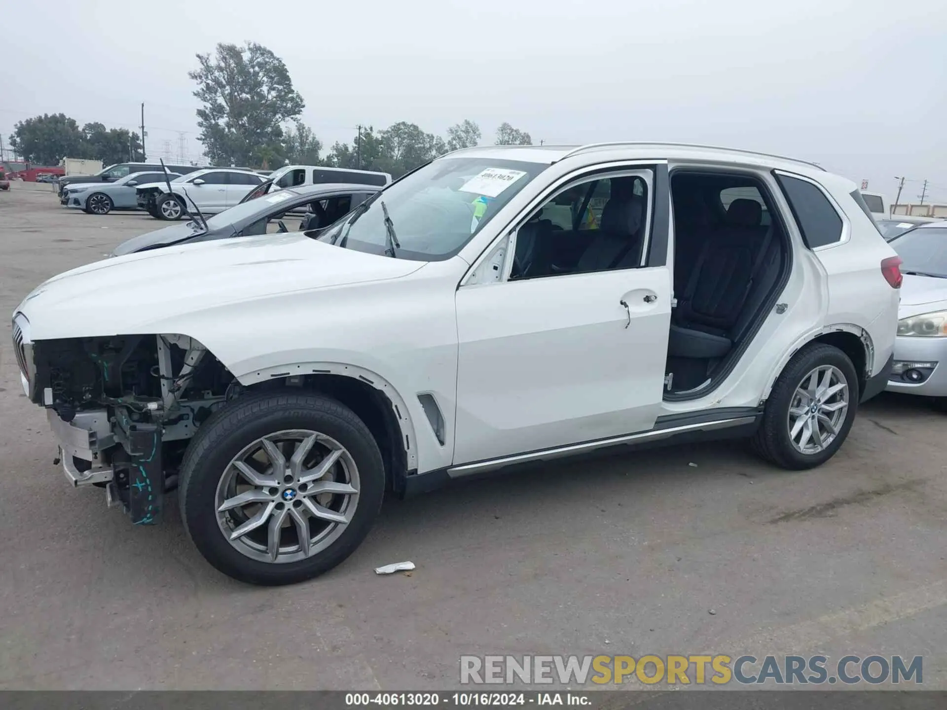 14 Photograph of a damaged car 5UXCR4C06L9C25109 BMW X5 2020
