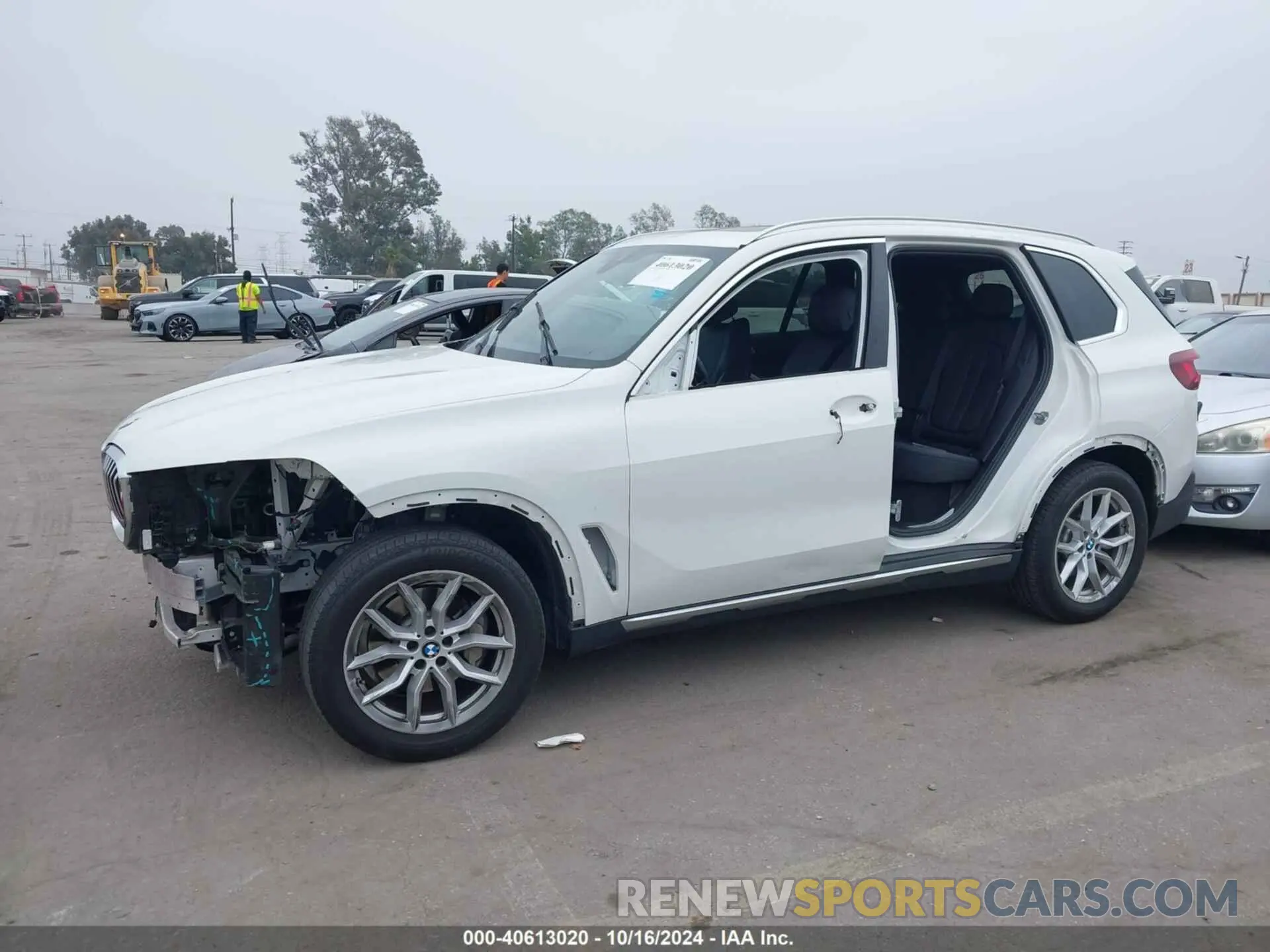 15 Photograph of a damaged car 5UXCR4C06L9C25109 BMW X5 2020