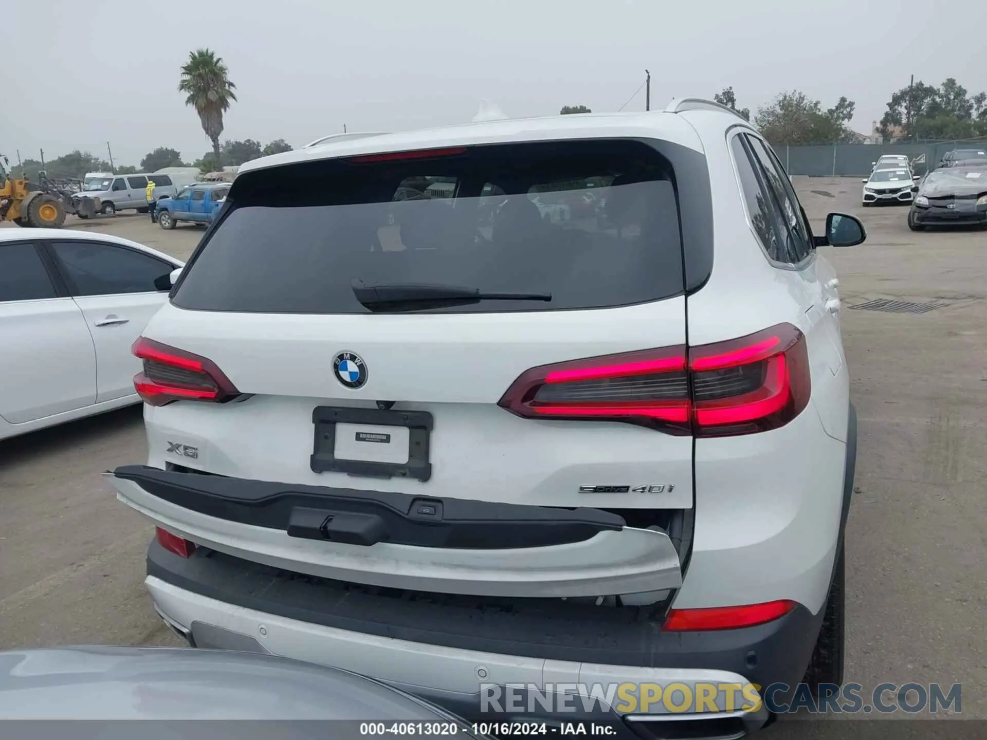 17 Photograph of a damaged car 5UXCR4C06L9C25109 BMW X5 2020