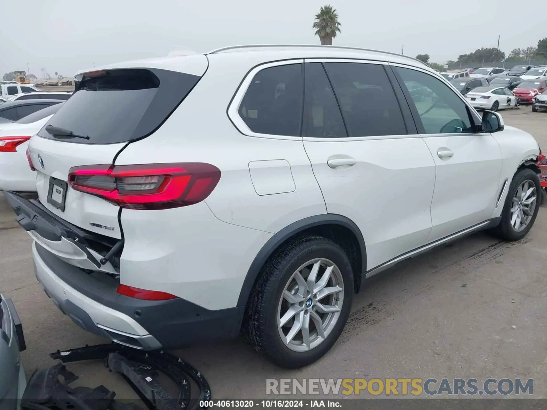4 Photograph of a damaged car 5UXCR4C06L9C25109 BMW X5 2020
