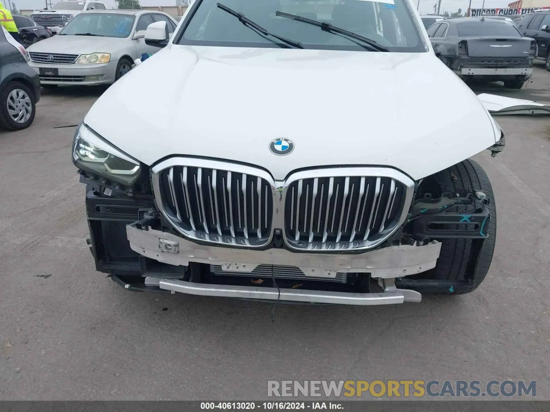 6 Photograph of a damaged car 5UXCR4C06L9C25109 BMW X5 2020