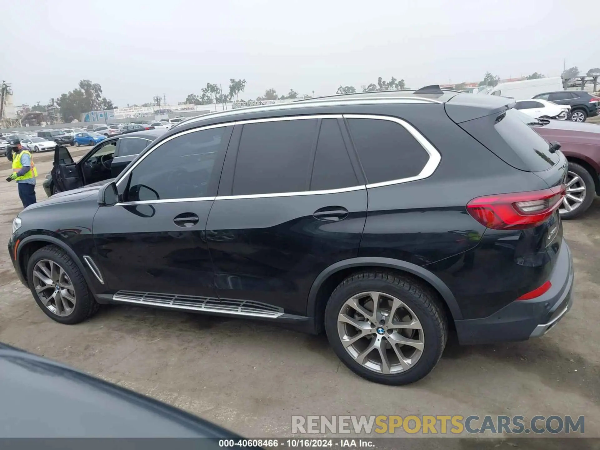 14 Photograph of a damaged car 5UXCR4C07L9B36603 BMW X5 2020