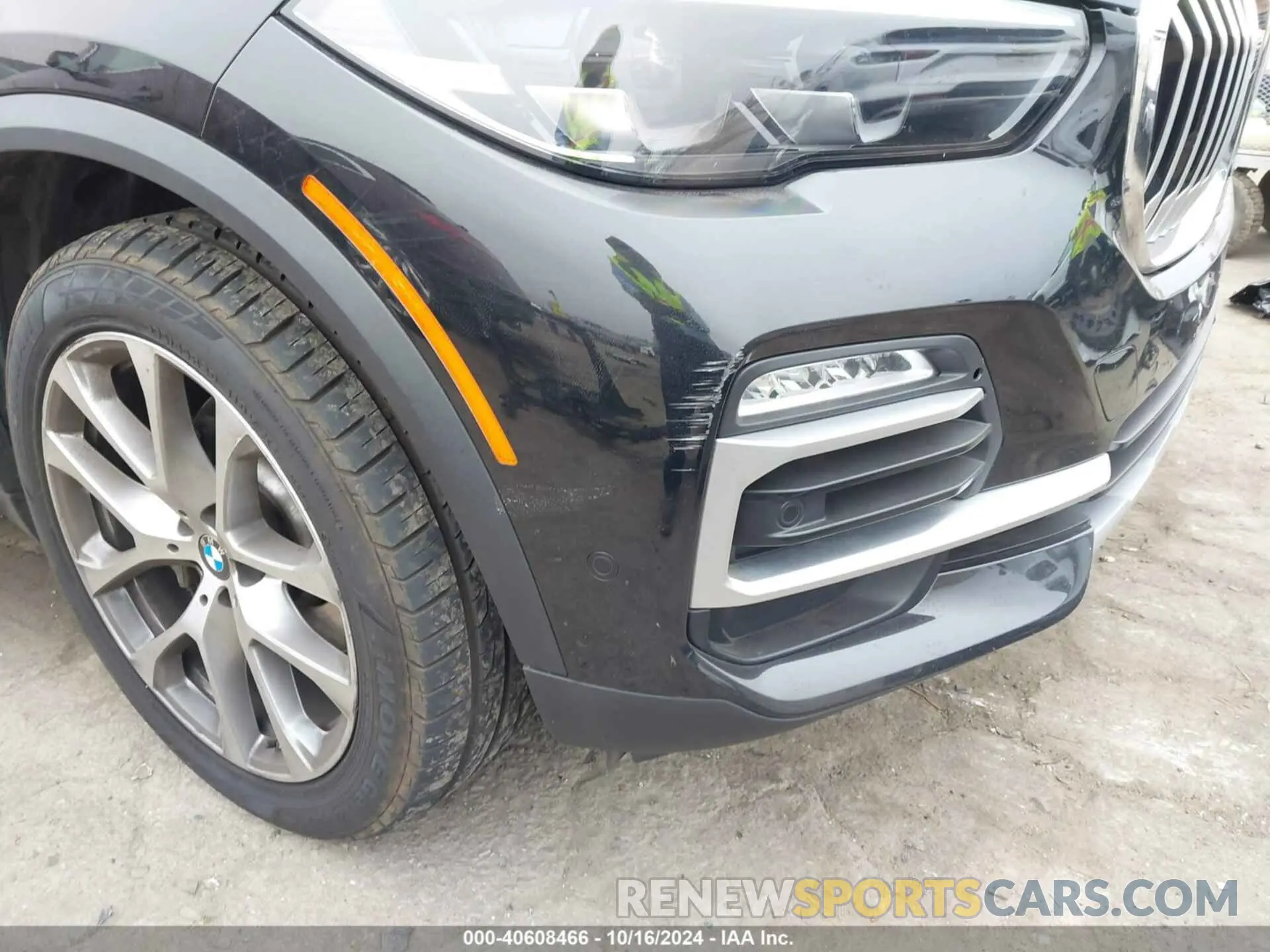 17 Photograph of a damaged car 5UXCR4C07L9B36603 BMW X5 2020
